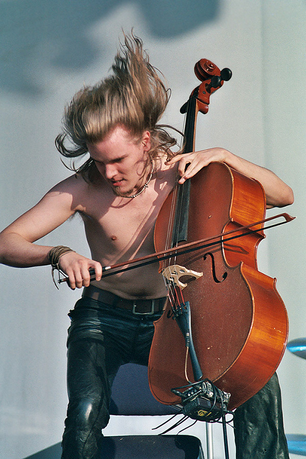 Perttu Kivilaakso của ban nhạc Apocalyptica