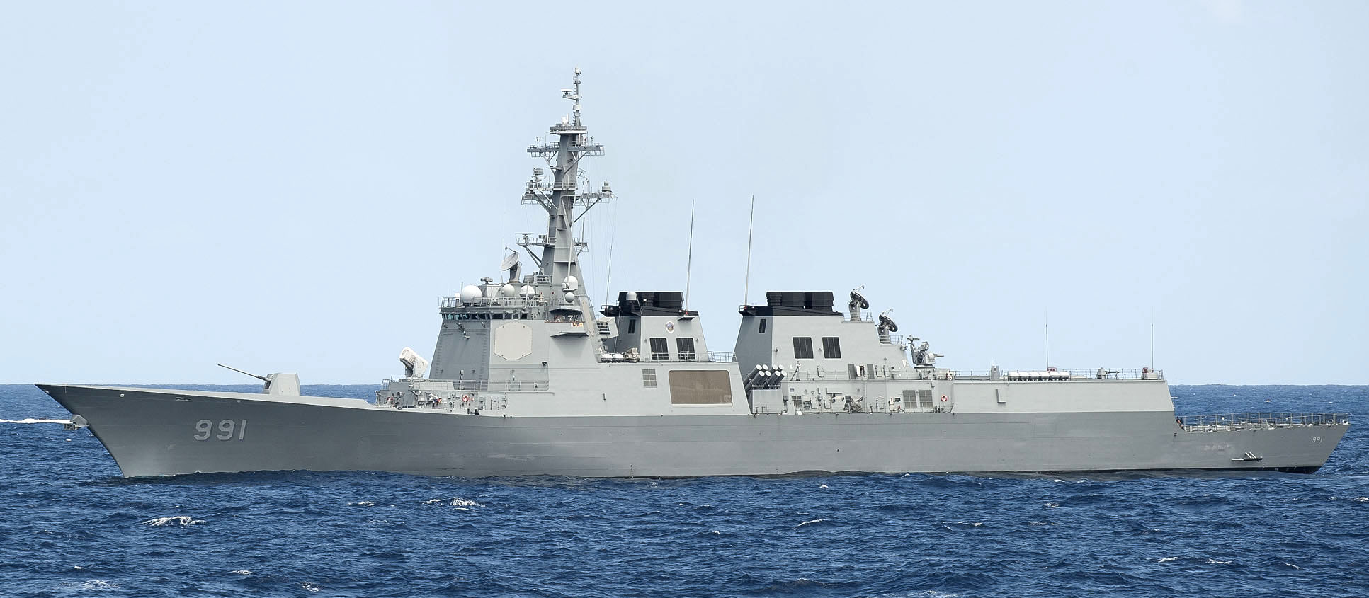 ROKN ROKS Sejong yang Agung (DDG-991), sebuah kapal perusak peluru kendali kelas Sejong yang Agung yang dibangun oleh Hyundai Heavy Industries