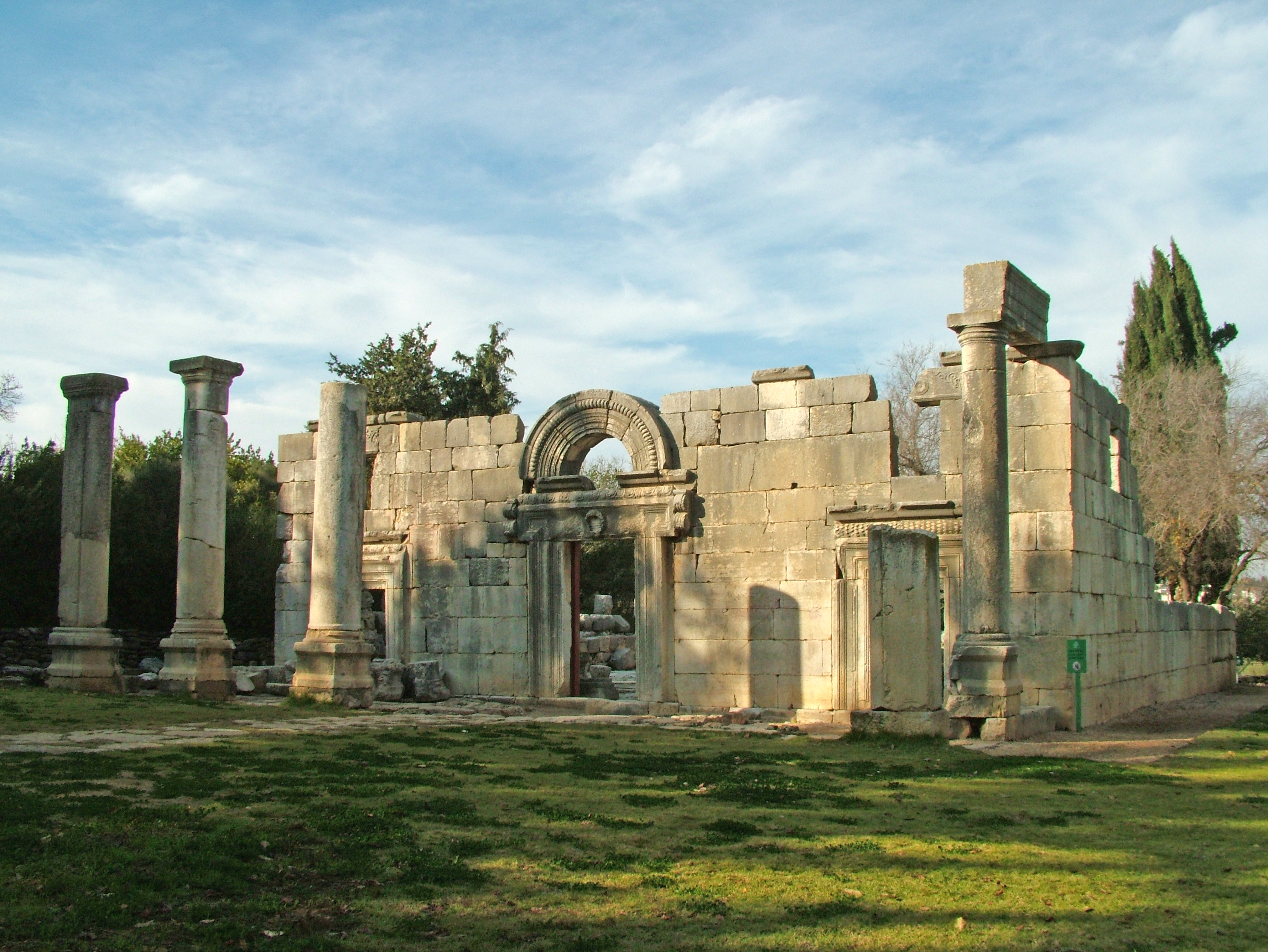 Sinagoge Kfar Bar'am abad ke-3 di Galilea.