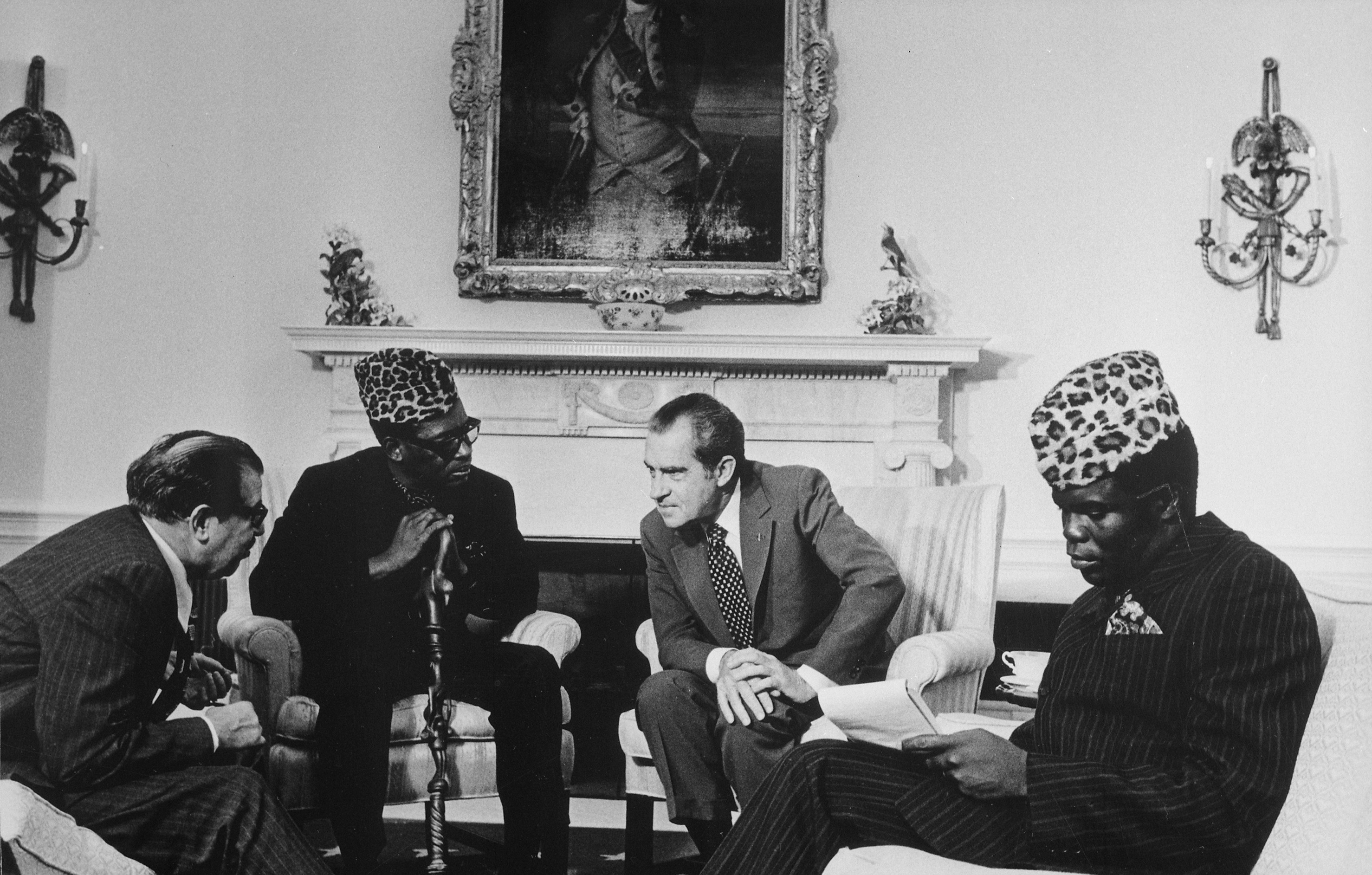 Mobutu Sese Seko dan Richard Nixon di Washington, D.C., 1973. Hubungan Mobutu dengan Barat, khususnya AS, penting selama Perang Dingin, meskipun rezimnya otoriter dan korup.