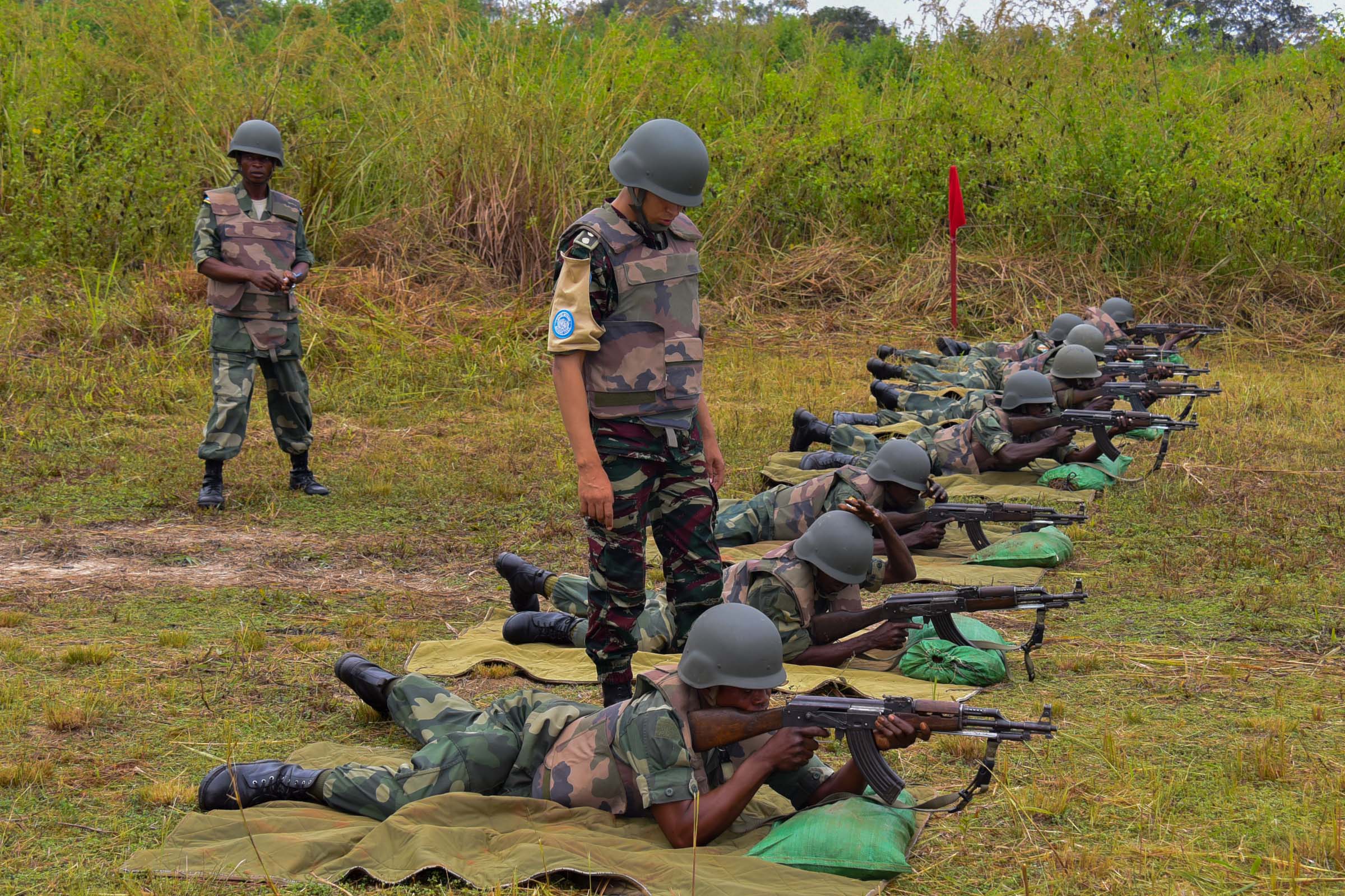 Tentara Kongo dilatih oleh personel PBB. Reformasi sektor keamanan menjadi prioritas penting.