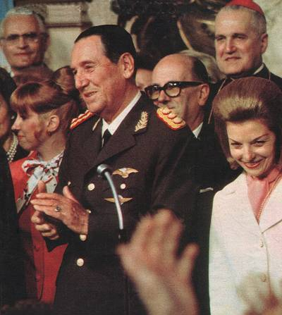 Juan Perón dan isterinya Isabel Perón, 1973.