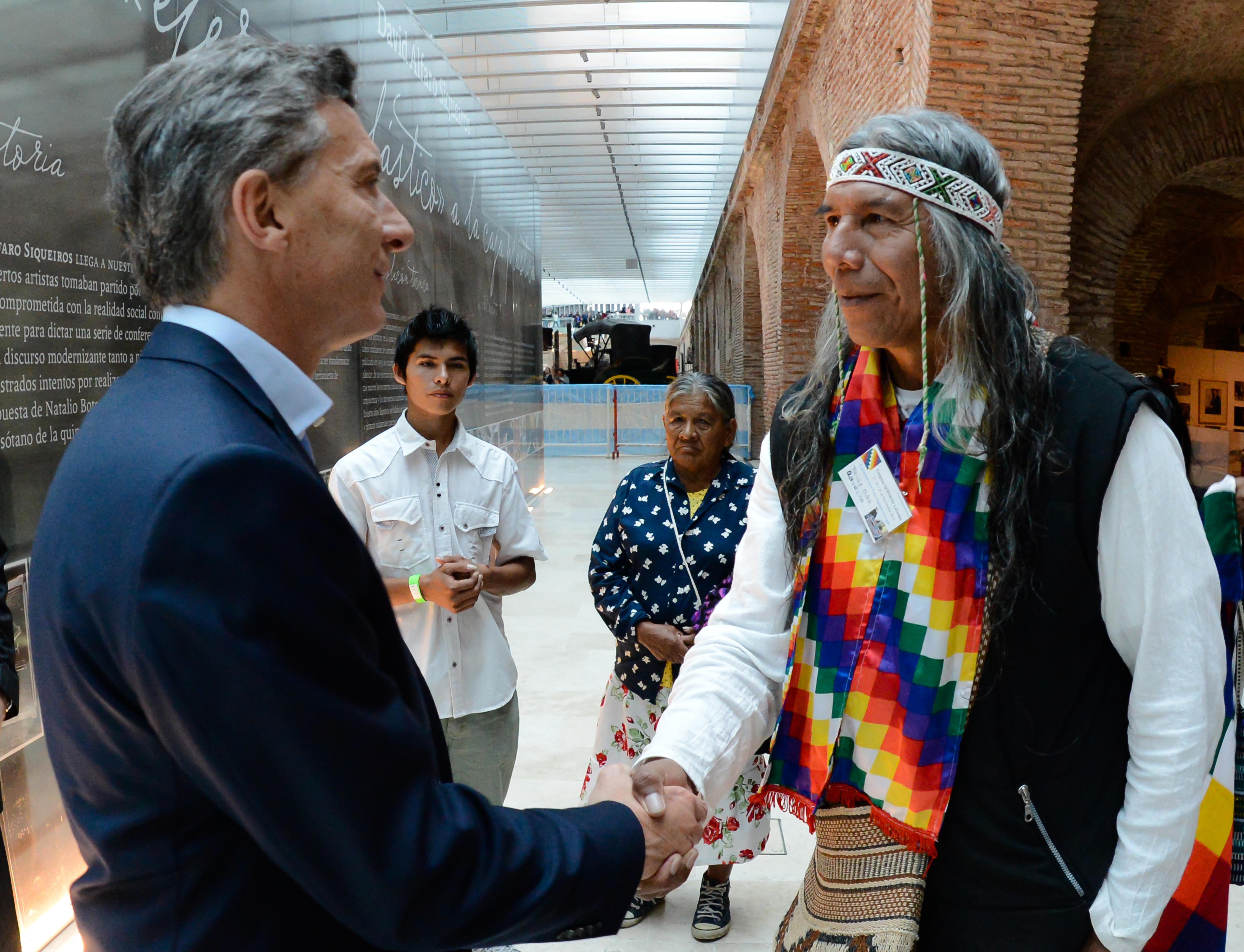 Cacique Qom Félix Díaz bertemu dengan presiden ketika itu Mauricio Macri.