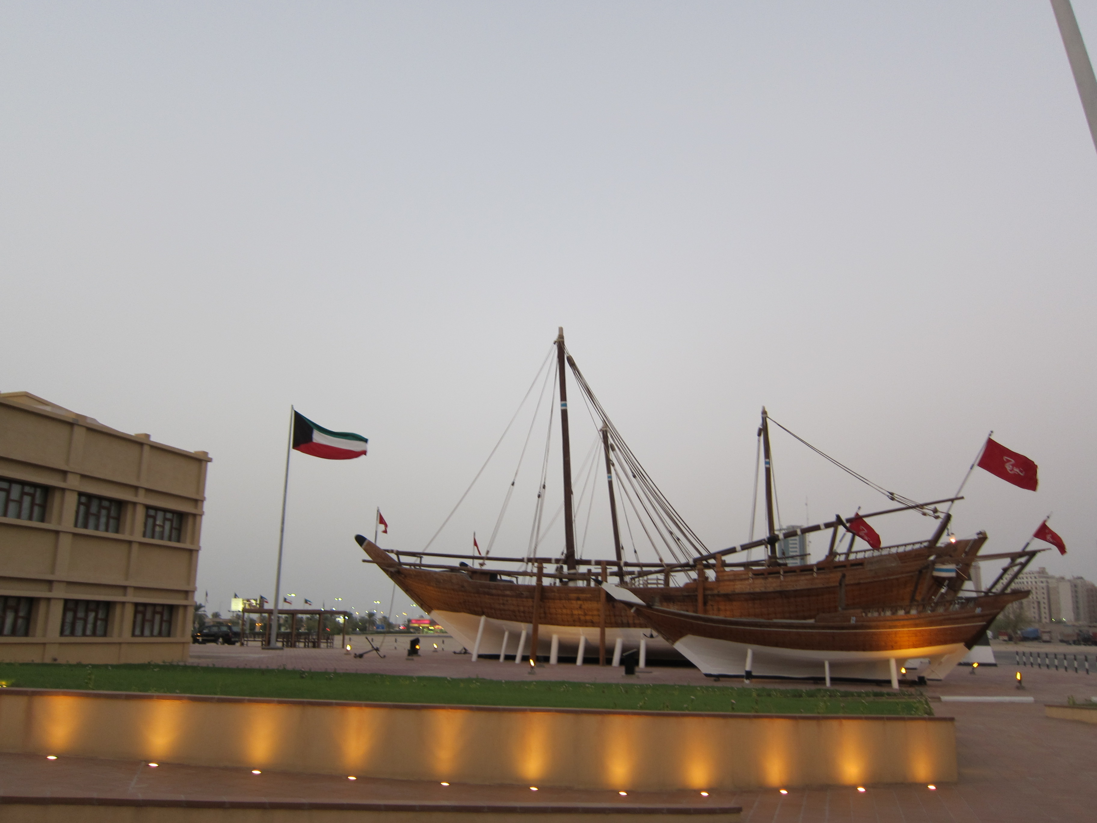 Bảo tàng Hàng hải ở Thành phố Kuwait. Thể hiện sự thành lập Kuwait như một cảng biển cho các thương nhân.