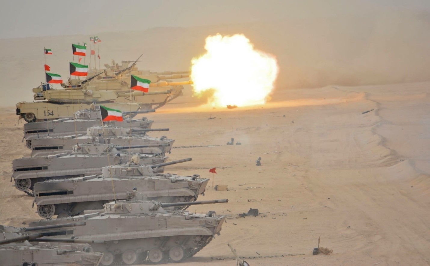 BMP-3 và M1 Abrams của Lực lượng Mặt đất Kuwait