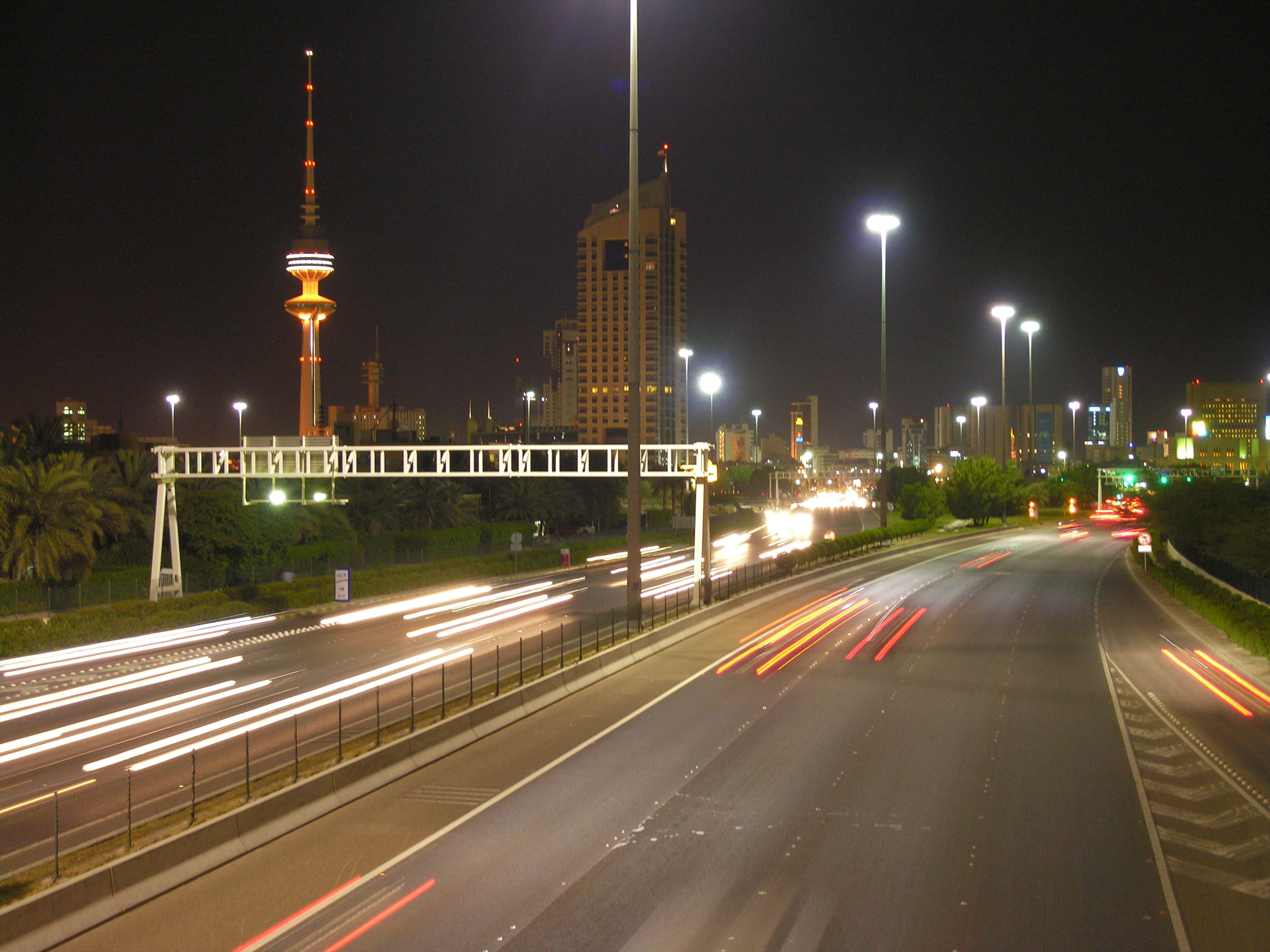 Một xa lộ ở Thành phố Kuwait