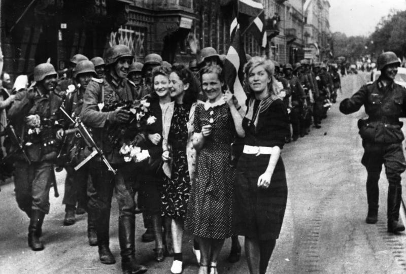 German soldiers enter Riga, July 1941.