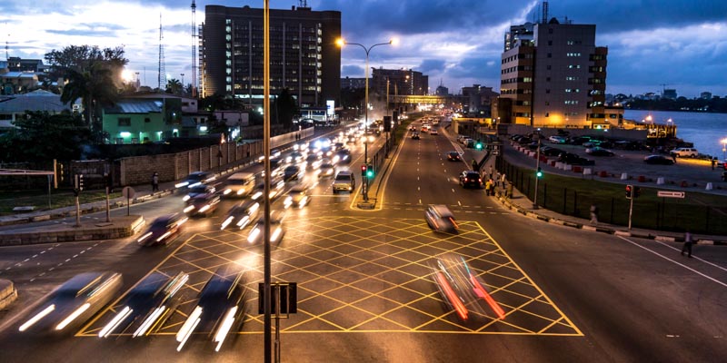 Lagos pada waktu malam.