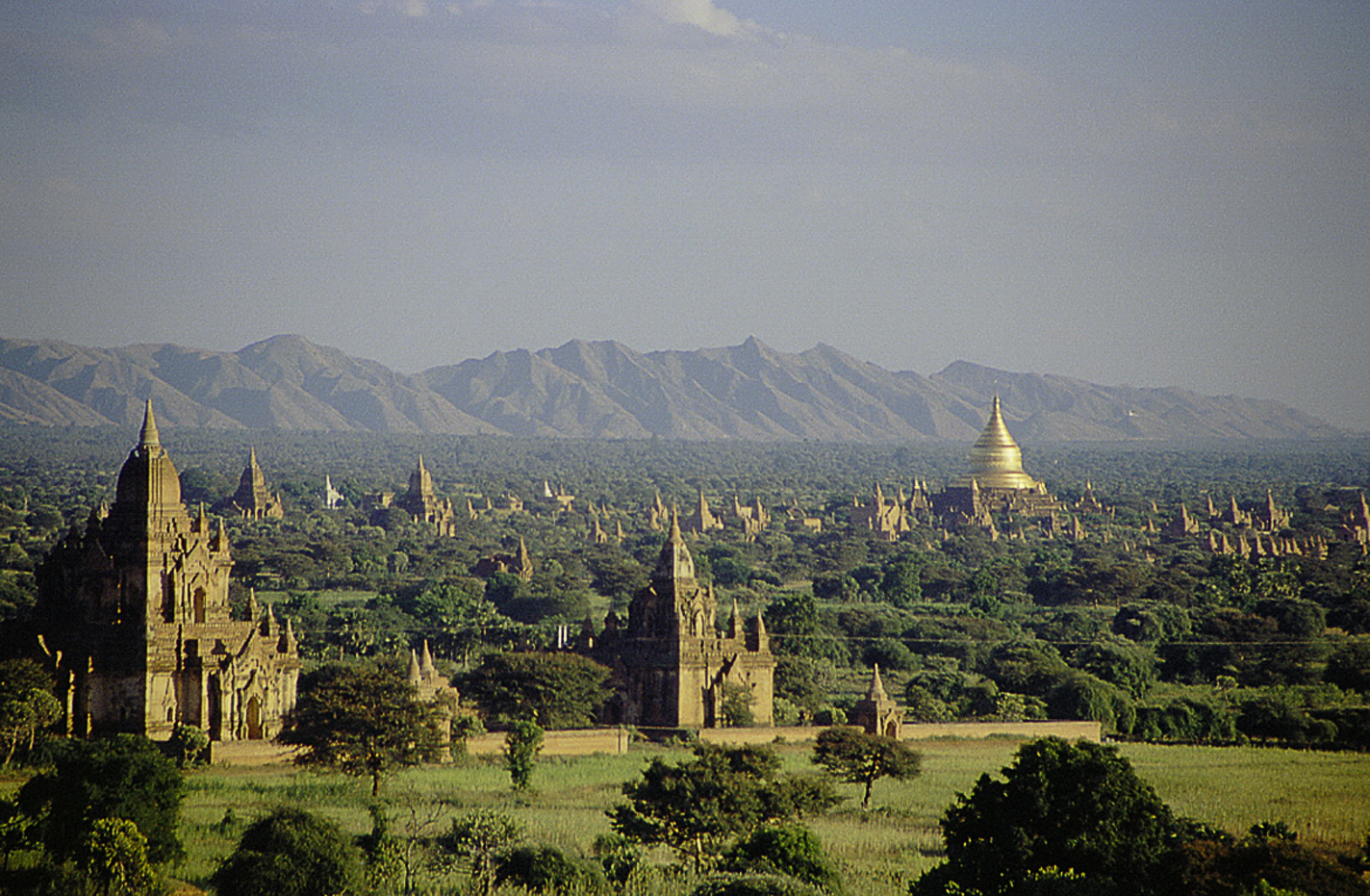 Các chùa tháp và tu viện (kyaung) tại Bagan ngày nay, kinh đô của Vương quốc Pagan