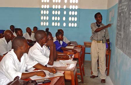 Sebuah kelas sekolah menengah di Pendembu, Distrik Kailahun