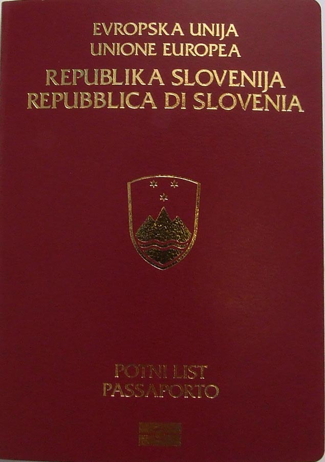 Front cover of a bilingual passport in Slovene and Italian, issued in an area with an official Italian minority.