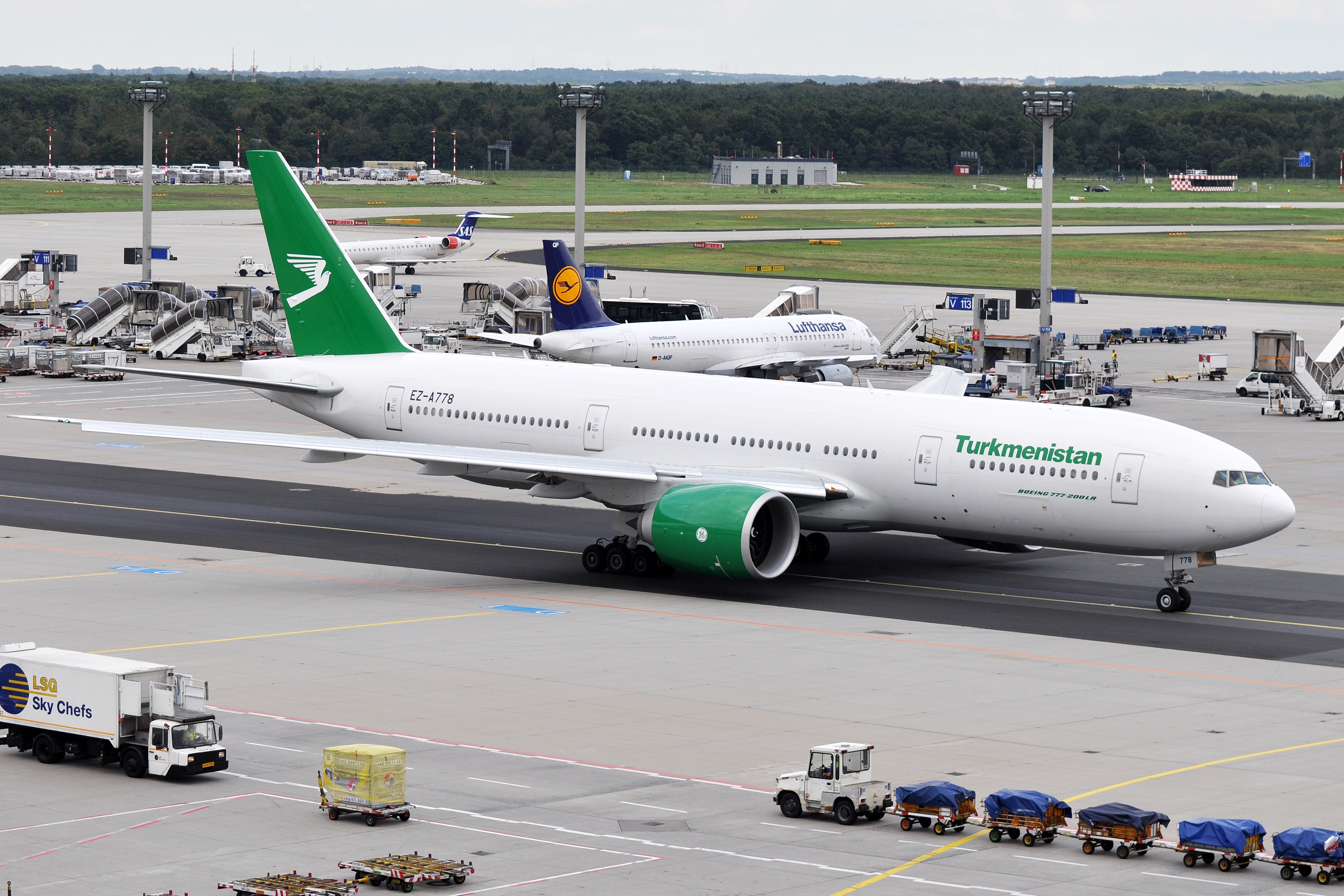 Máy bay Boeing 777-200LR của Turkmenistan Airlines