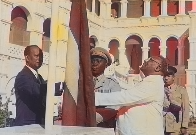 Bendera Sudan dikibarkan pada upacara kemerdekaan pada 1 Januari 1956 oleh Perdana Menteri Ismail al-Azhari dan di hadapan pemimpin oposisi Mohamed Ahmed Almahjoub.