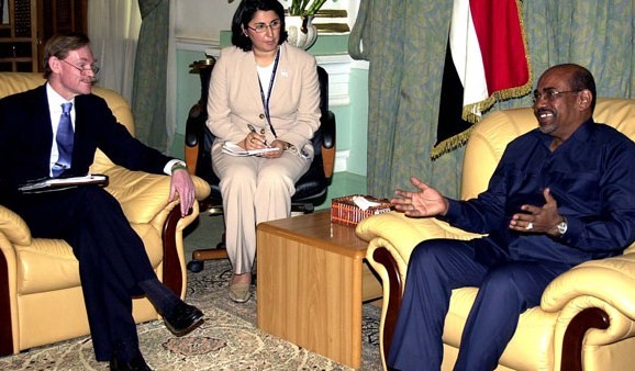 Bashir (kanan) dan Wakil Menteri Luar Negeri AS Robert Zoellick, 2005.