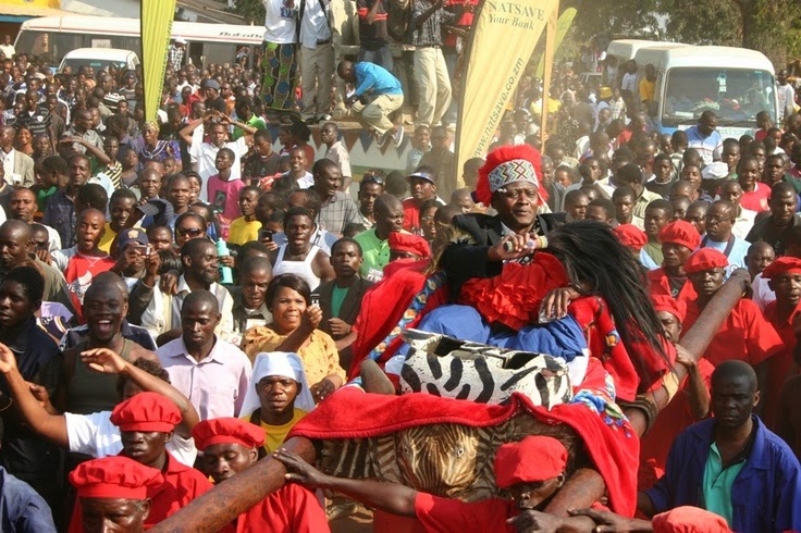 Mwata Kazembe membuka upacara Mutomboko