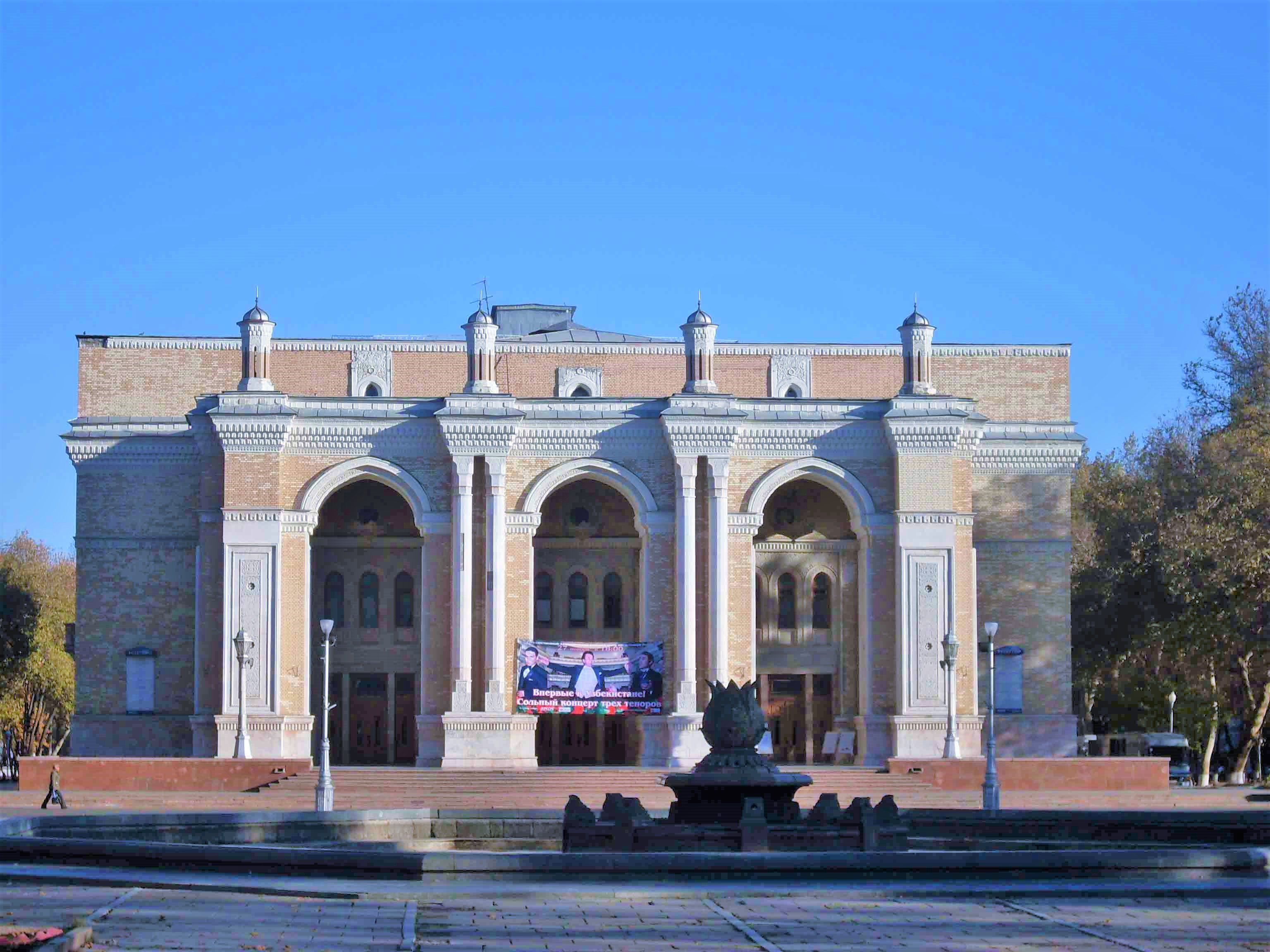 Gedung Opera Navoi di Tashkent