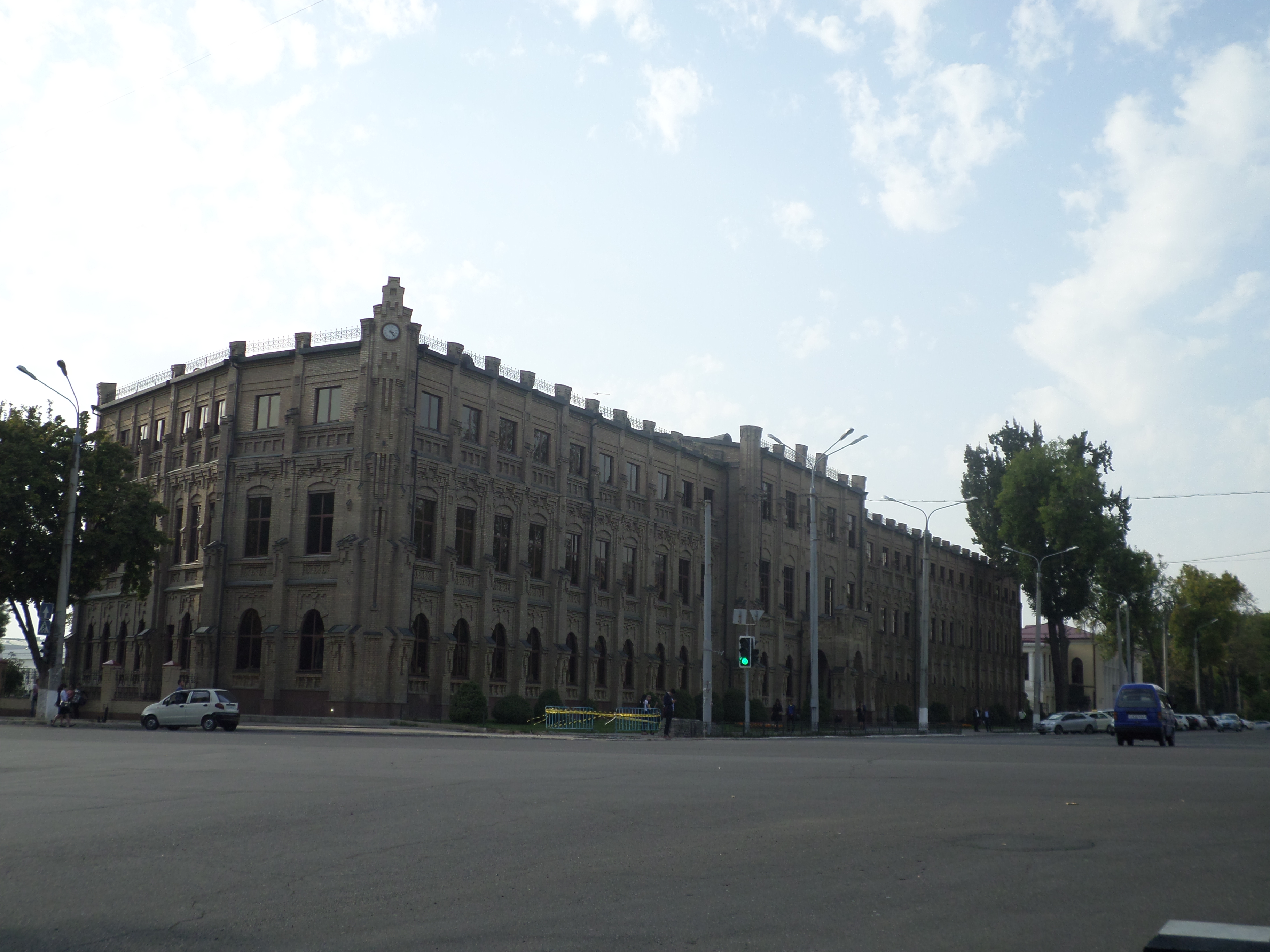 Gedung Universitas Internasional Westminster di Tashkent