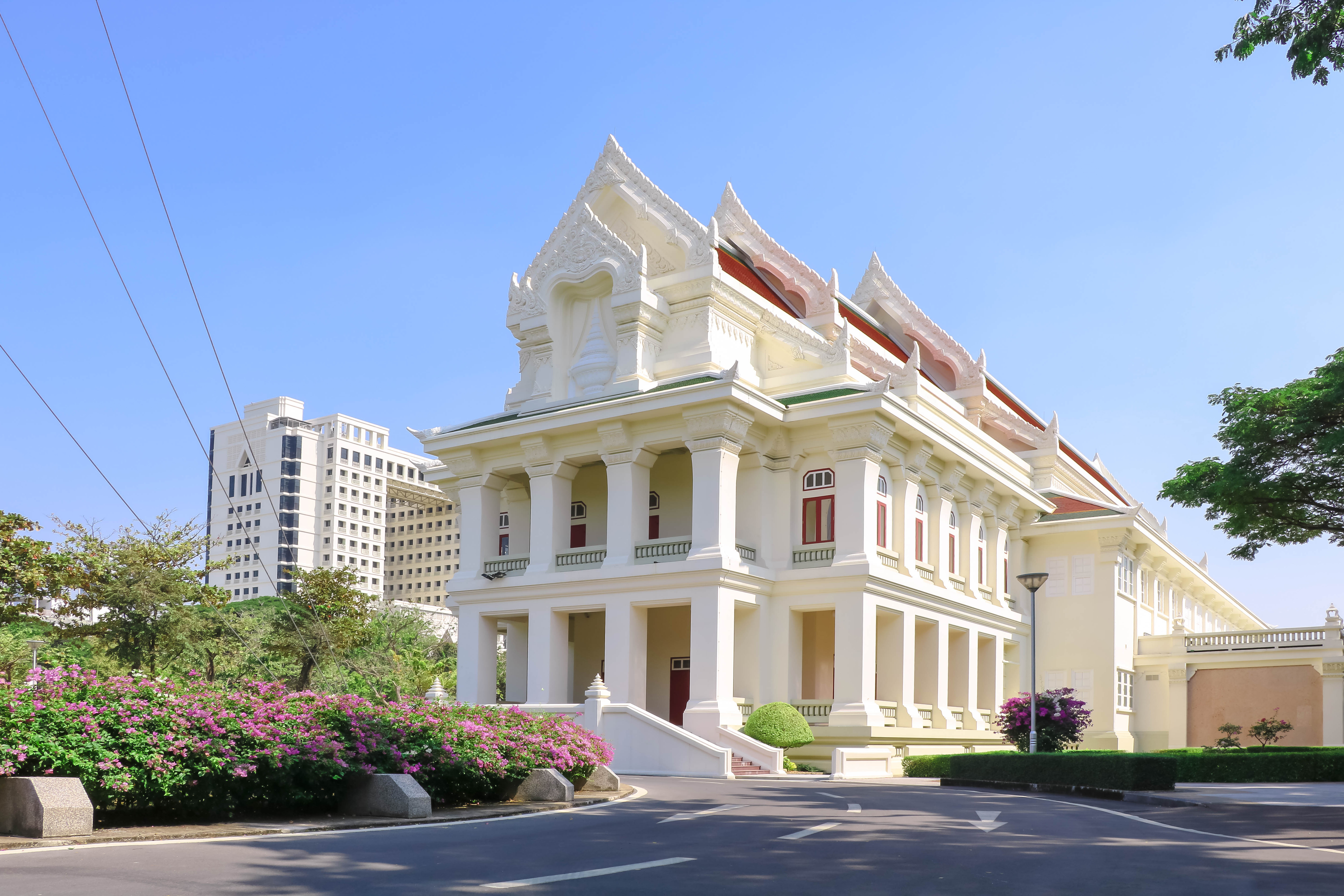 Đại học Chulalongkorn, thành lập năm 1917, là trường đại học lâu đời nhất ở Thái Lan.