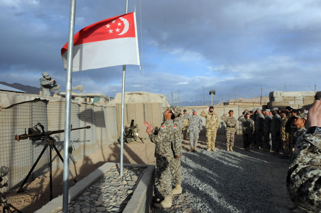 Năm 2007, quân nhân Lực lượng Vũ trang Singapore đã được triển khai tại Afghanistan như một phần của liên minh đa quốc gia.