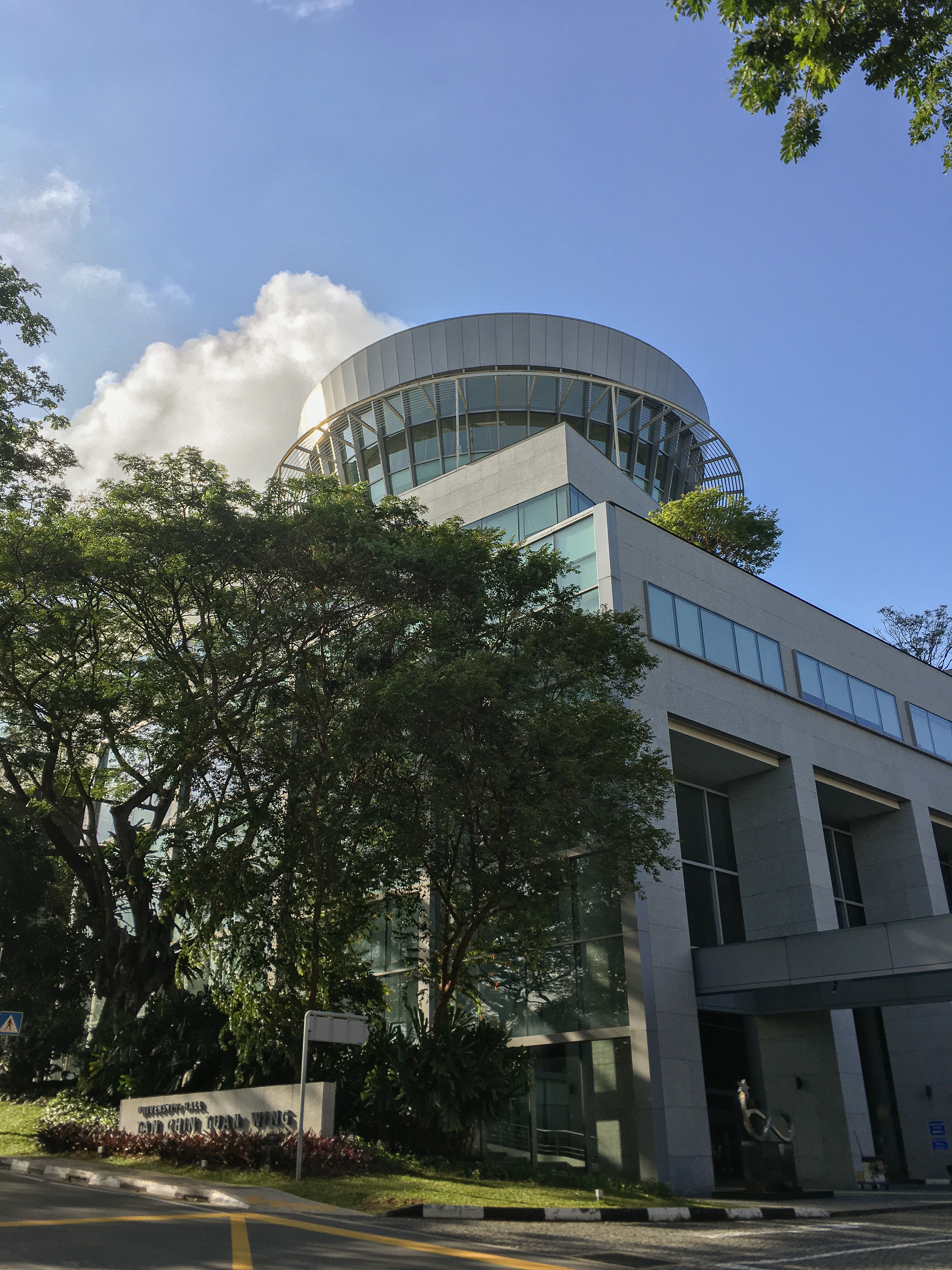 Đại học Quốc gia Singapore là một trong sáu trường đại học tự trị tại thành bang này.