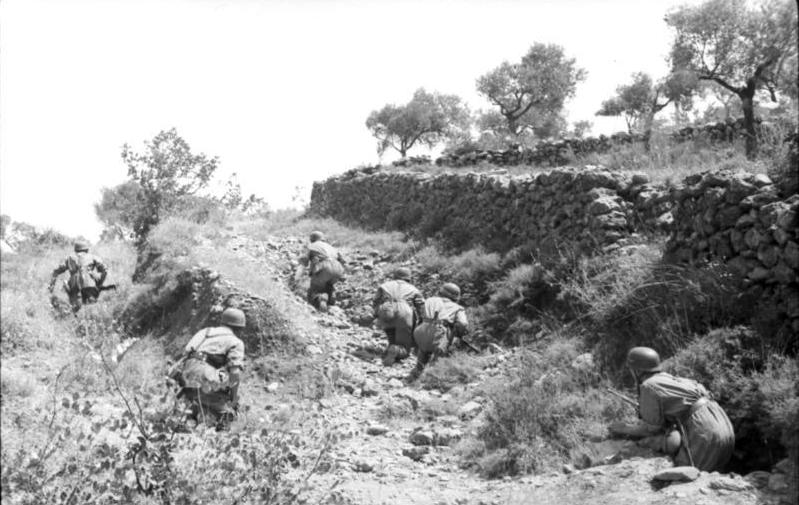 1941년 크레타 전투에서의 독일 공수부대원