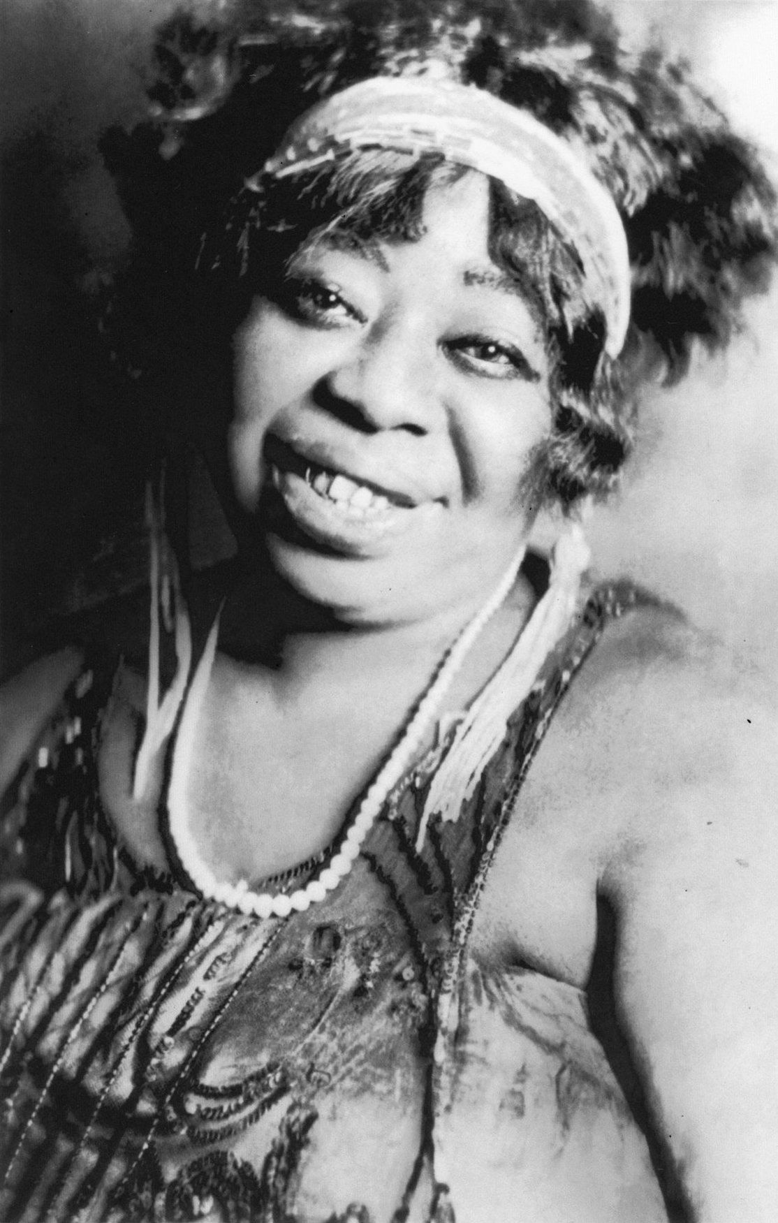 미국의 블루스 가수 메이 레이니(Ma Rainey)(1886–1939), 