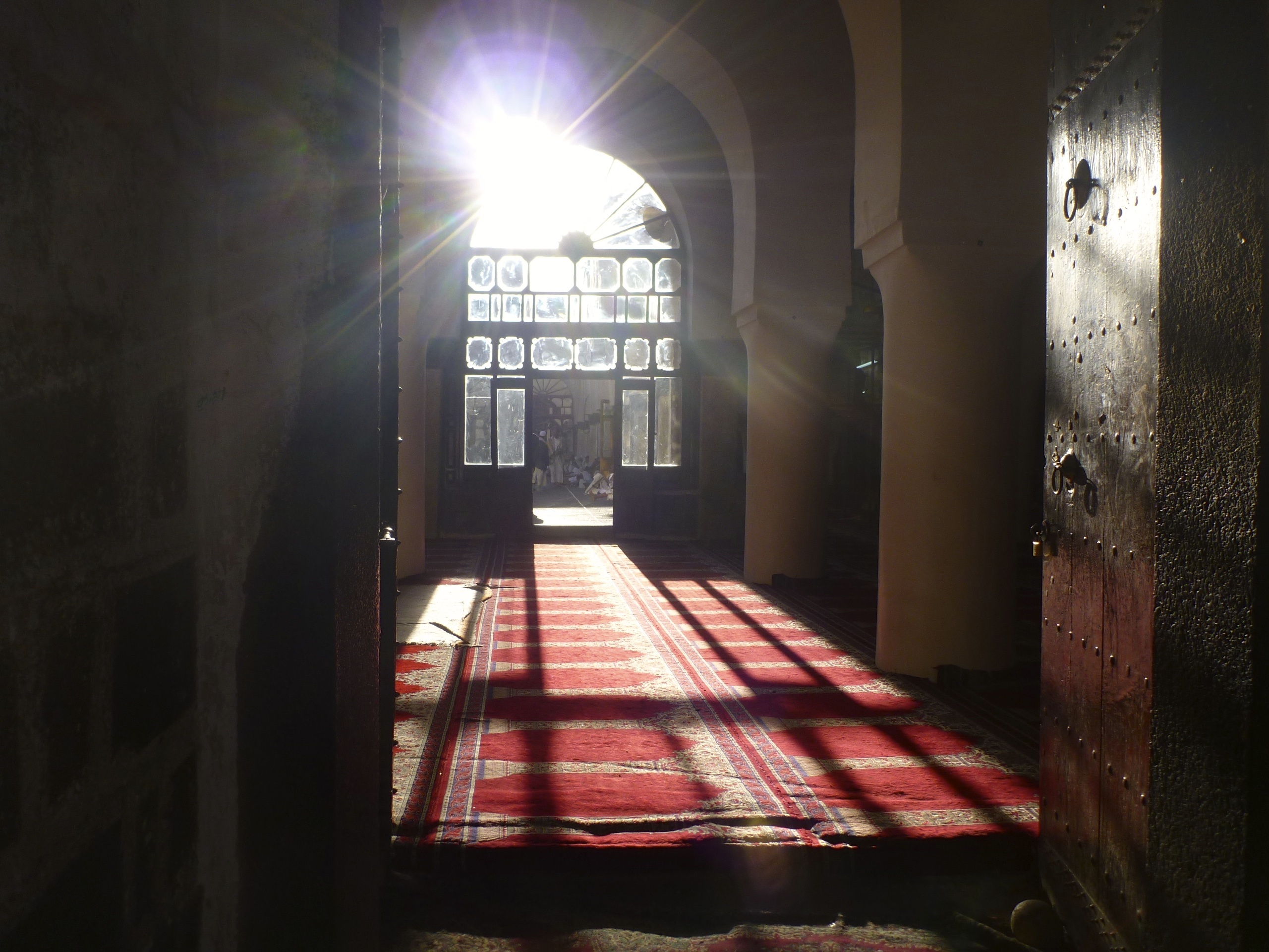 Bagian dalam Masjid Agung Sana'a, masjid tertua di Yaman