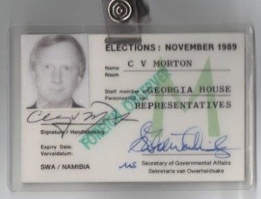Lencana pengenalan Pemerhati Asing yang dikeluarkan semasa pilihan raya Namibia 1989