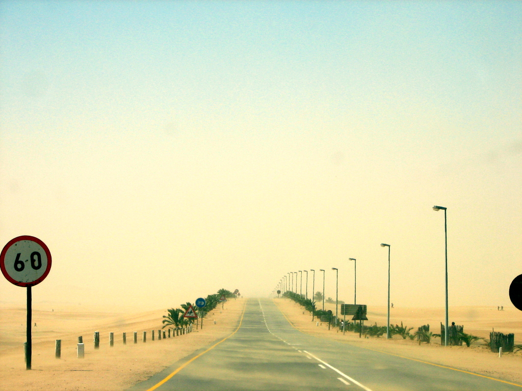 Jalan B2 antara Swakopmund dan Walvis Bay, Namibia
