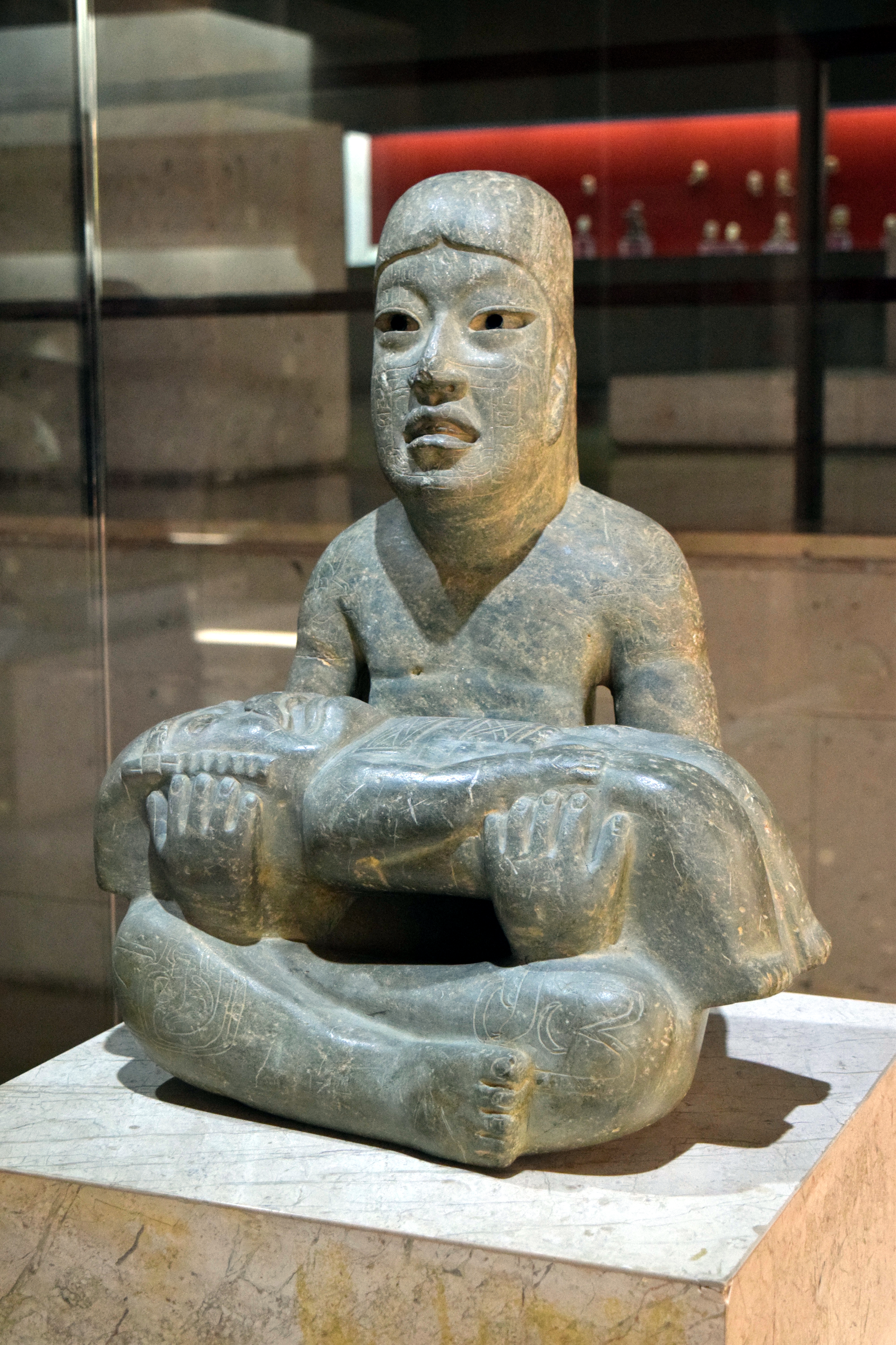 라스 리마스 기념물 1호; 기원전 1000-600년; 녹색 사암; 높이: 55cm; 할라파 인류학 박물관