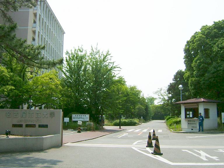 滝子（山の畑）キャンパス正門前