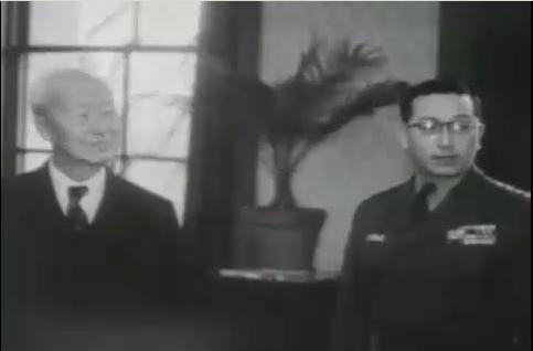 李承晩(左)とチョン・イルグォン(右)(1955年)
