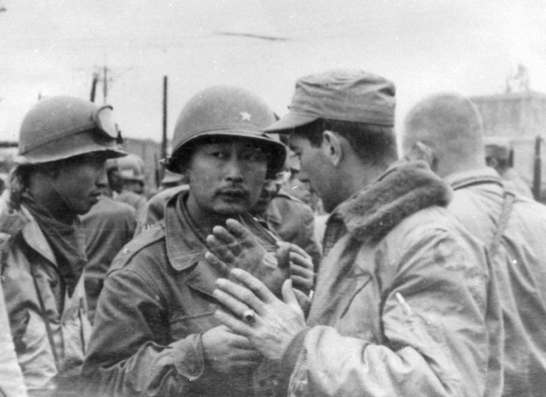 1950年10月、東平壌で指揮を執る白善燁