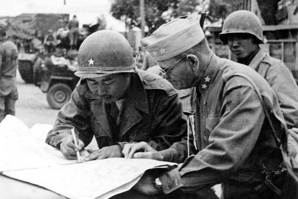 作戦計画中の白善燁
