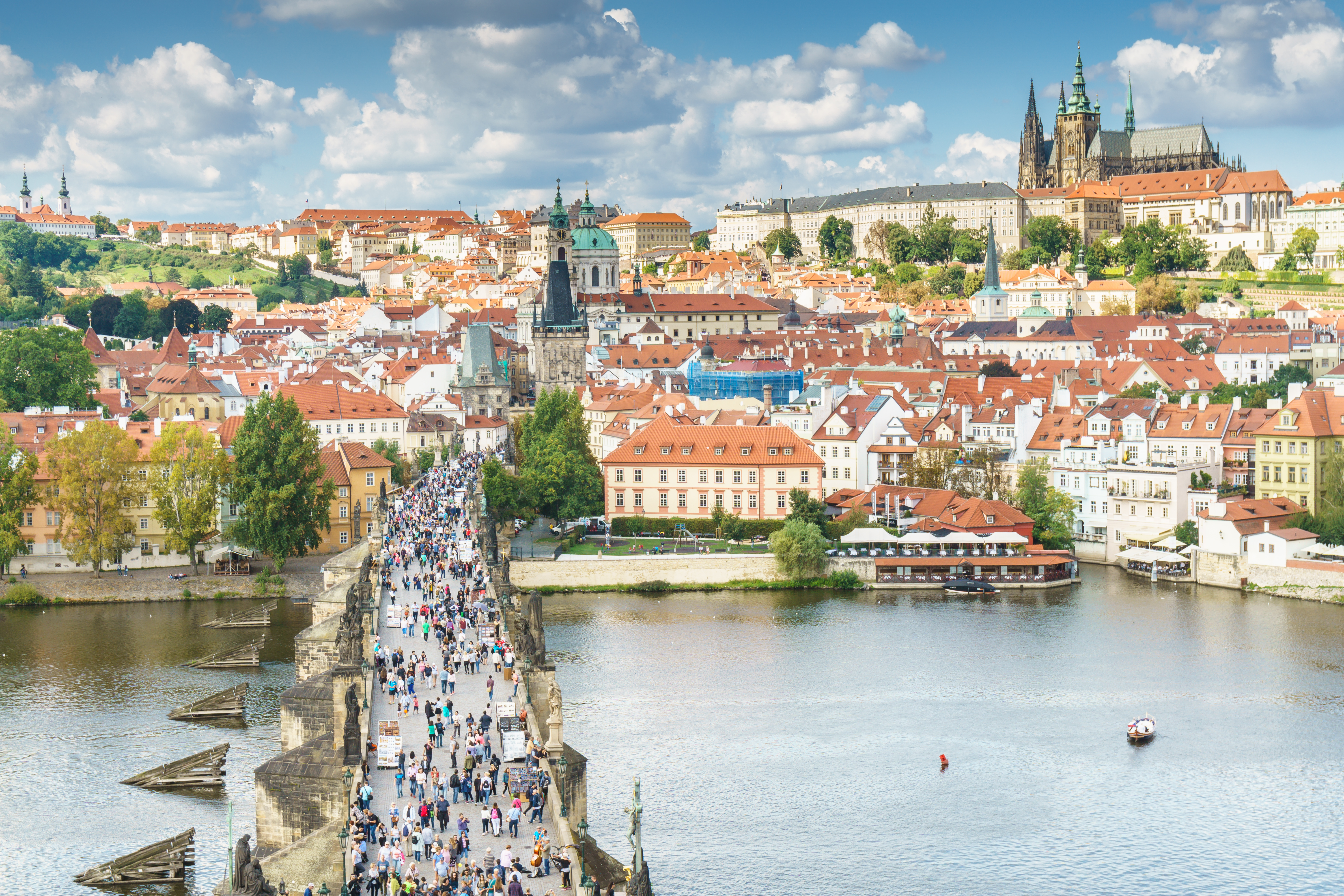 Pemandangan Menara Jambatan Charles di Prague