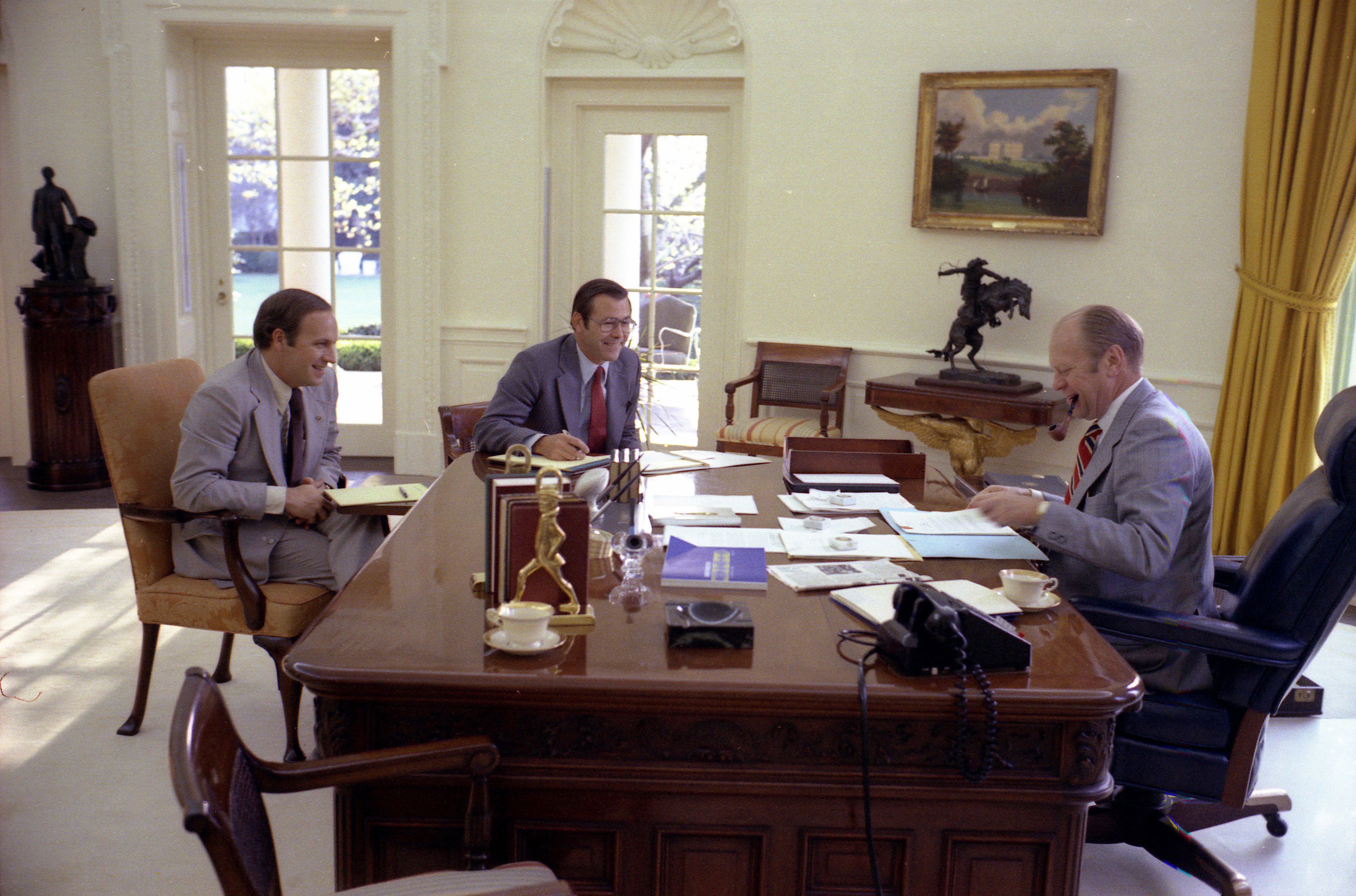 Rumsfeld dan Dick Cheney bersama Presiden Gerald Ford di Pejabat Oval.