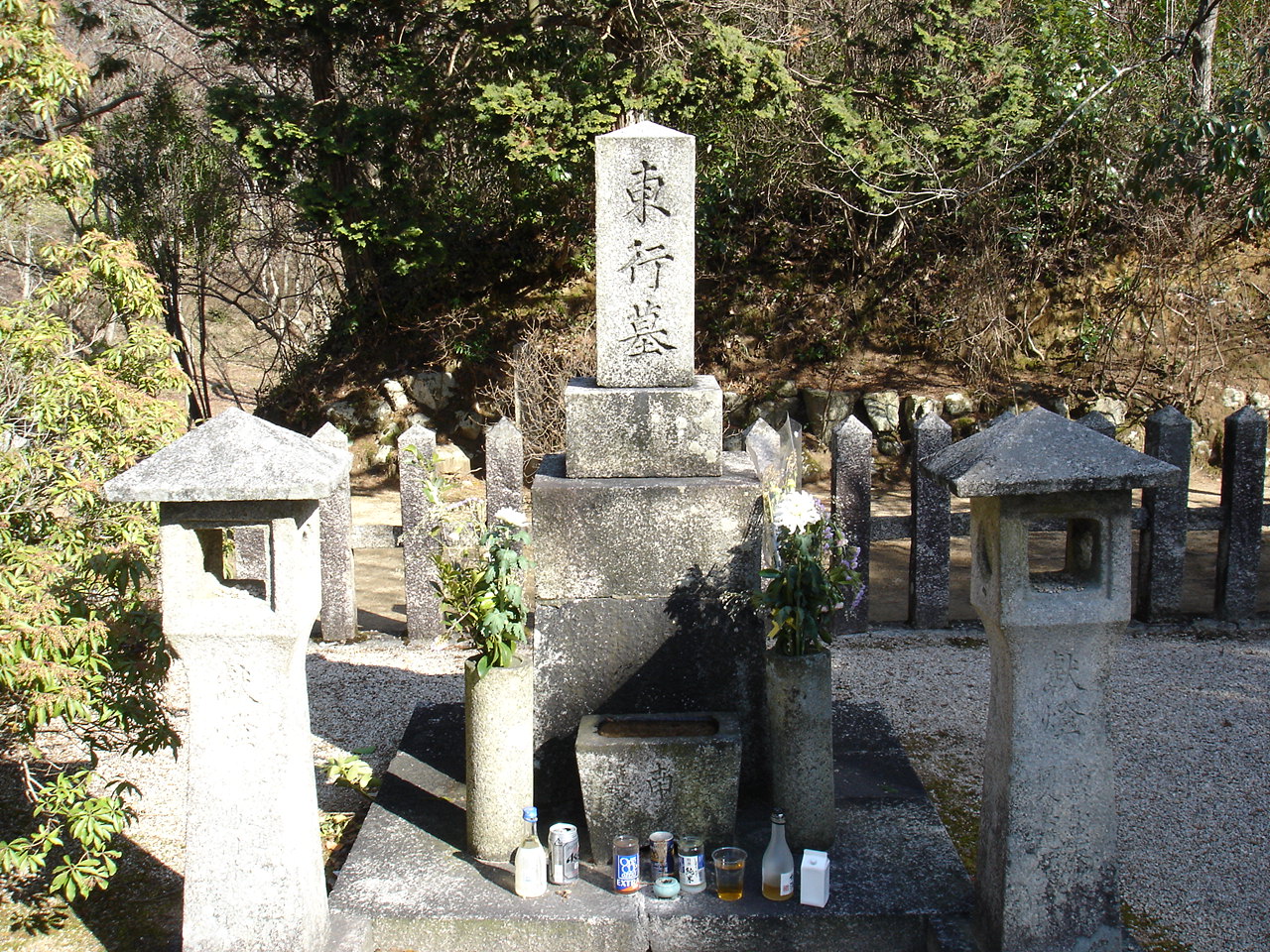 東行庵敷地内の高杉晋作の墓