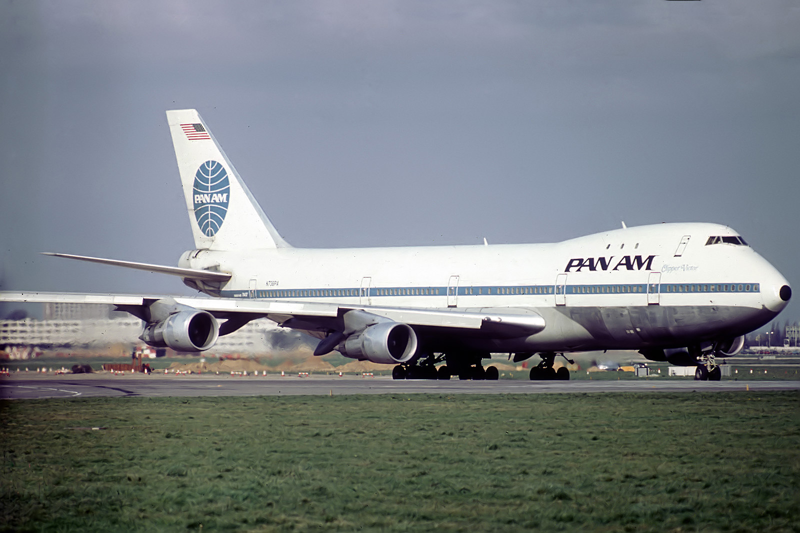 사고에 관련된 팬암 보잉 747-121, N736PA