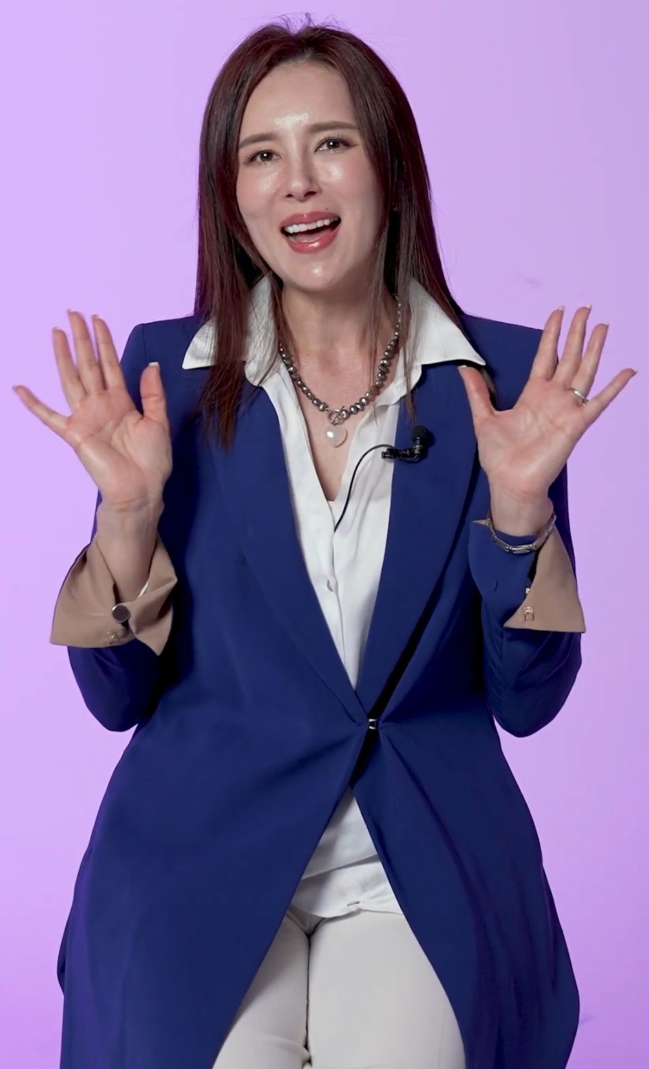 2024년에 《코리아 타임스》에서 주최한 외국인 한국어 말하기 대회 홍보를 위한 빠르게 챌린지 [[유튜브 쇼츠]] 영상에 출연한 에바 포피엘