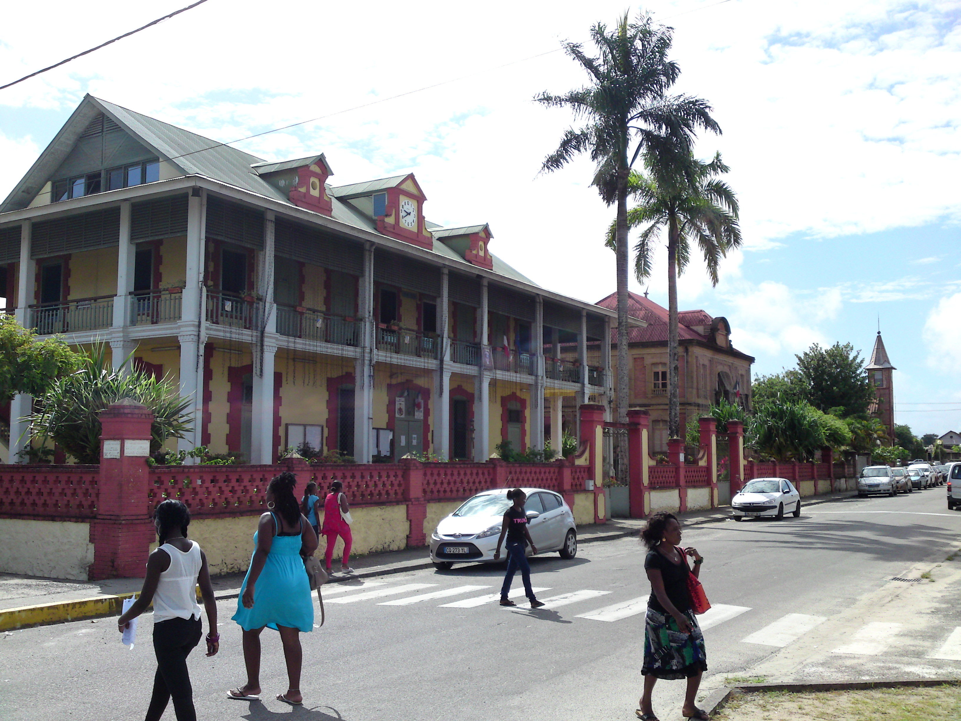 생로랑뒤마로니 시청