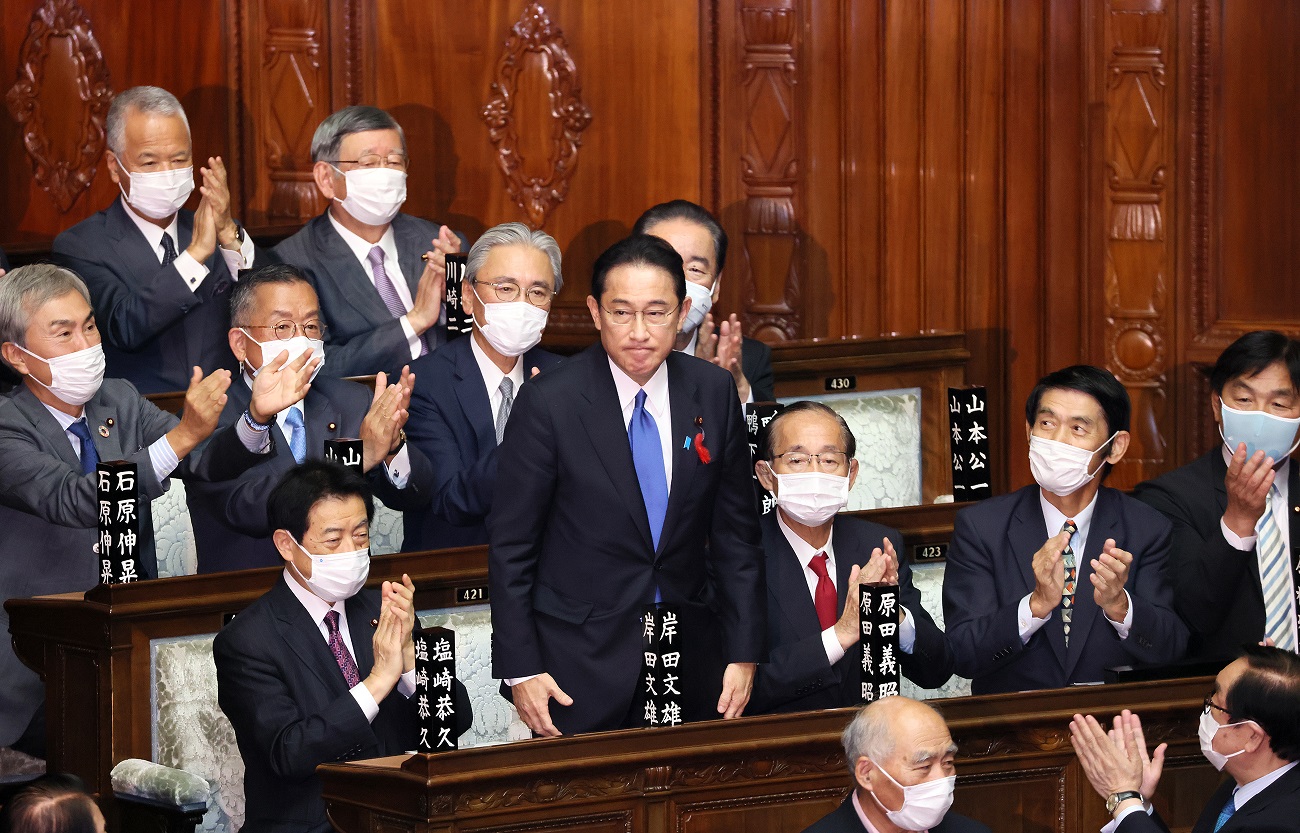 기시다 후미오가 2021년 10월 4일 국회에서 총리로 선출되는 모습.