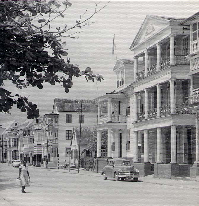 Rumah-rumah di tepi air di Paramaribo, 1955