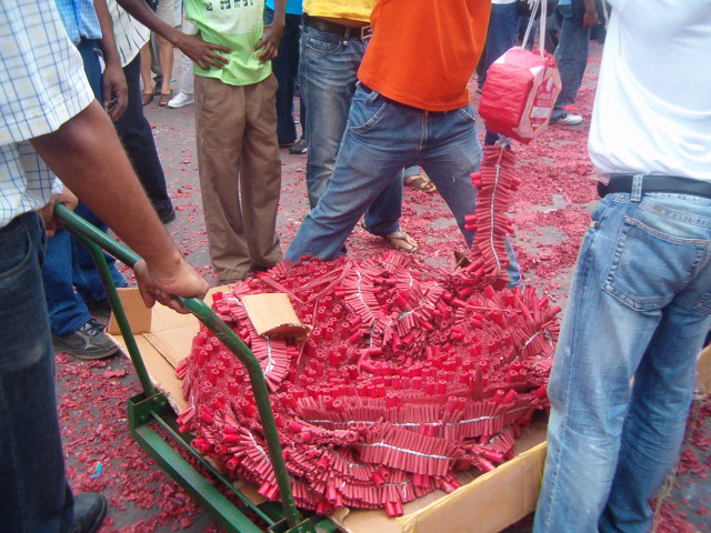 Pagara (pita kembang api merah)