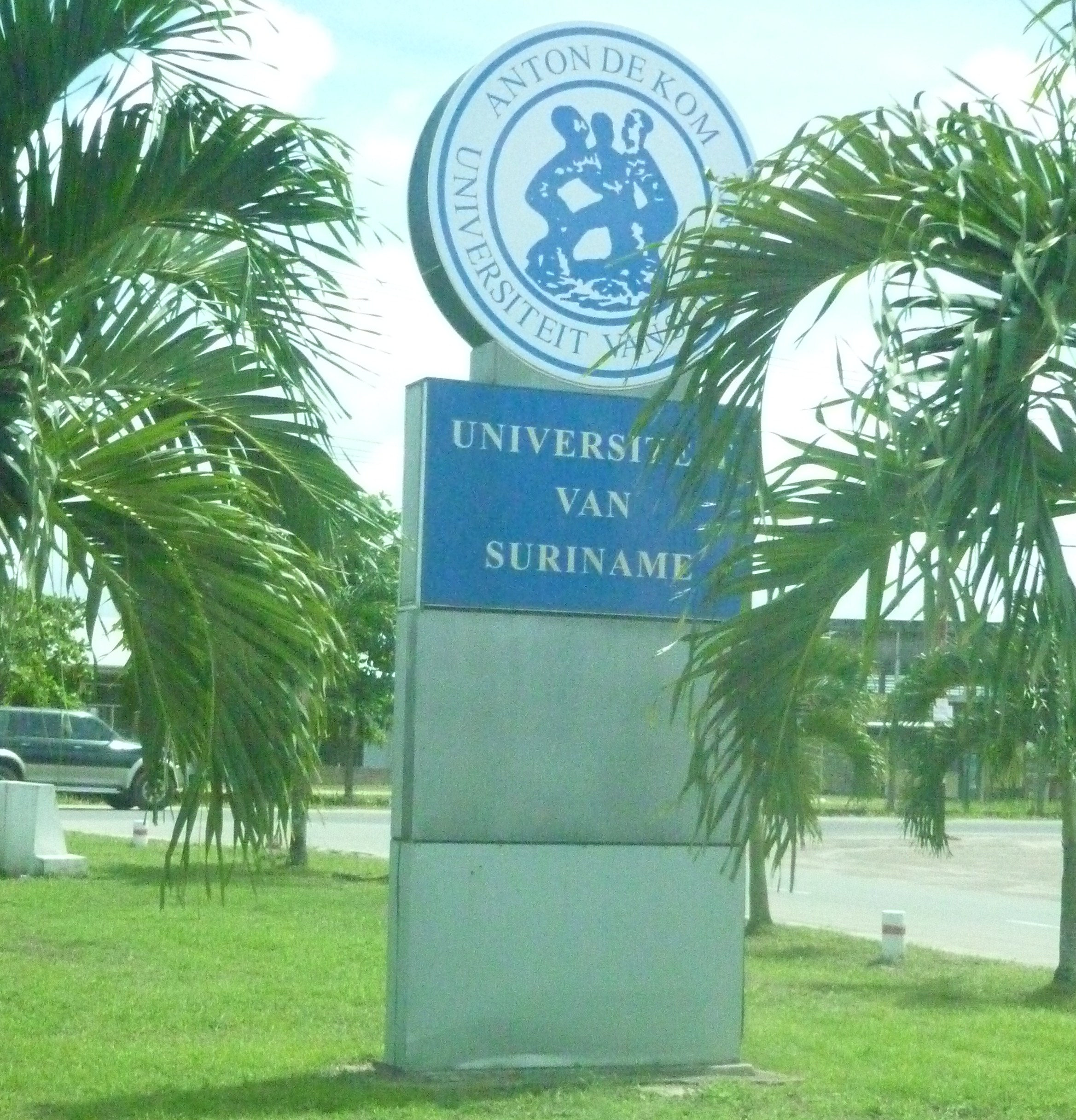 Universitas Anton de Kom Suriname
