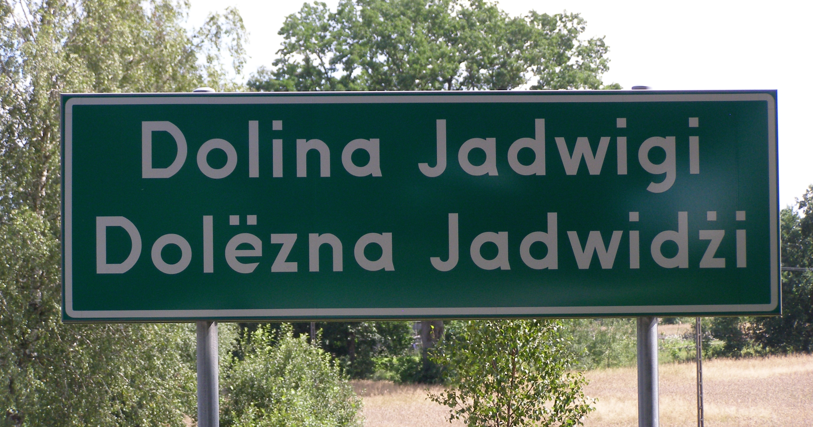 Dolina Jadwigi-a bilingual Polish-Kashubian road sign with the village name