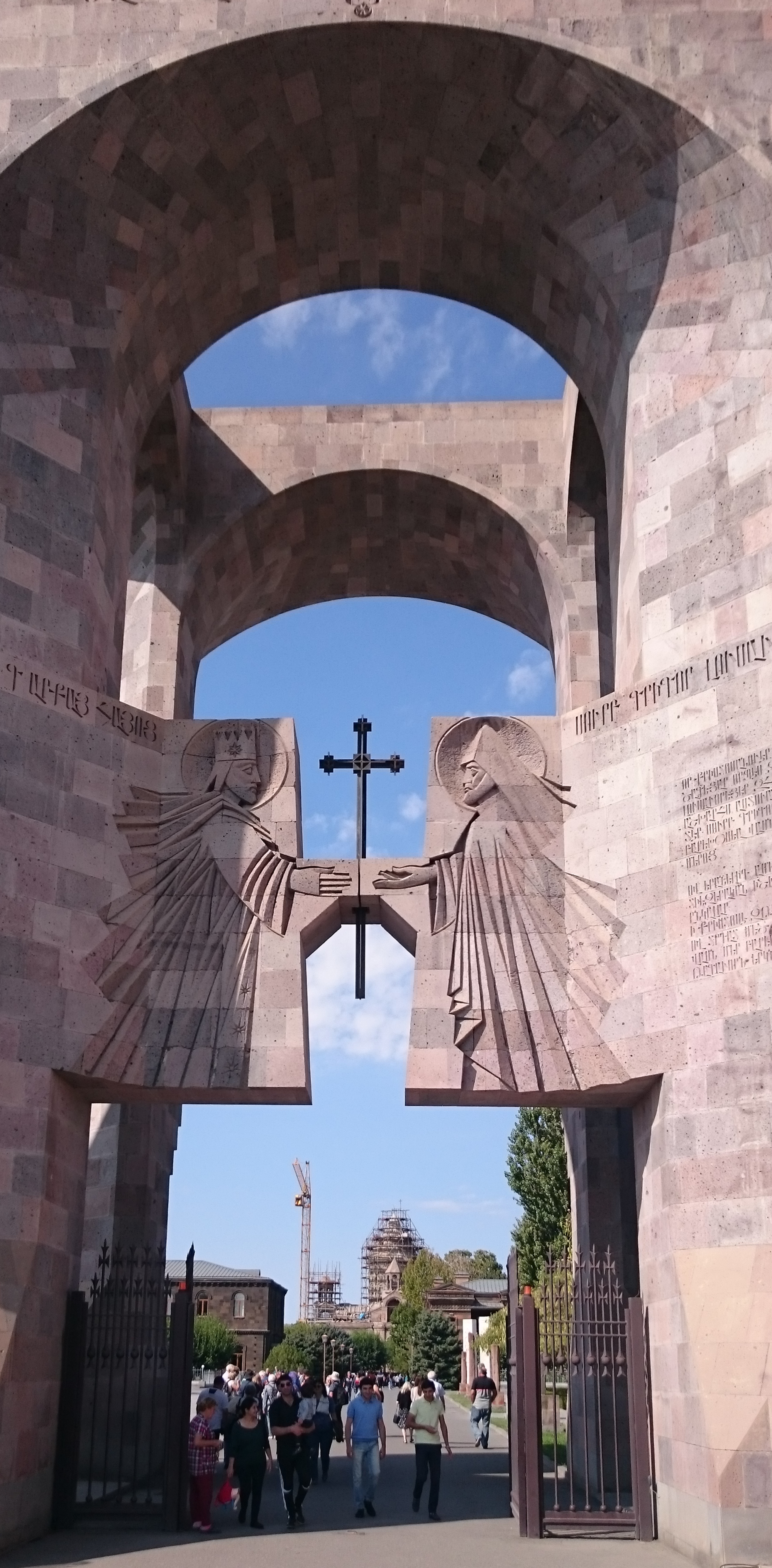 Portal ke Kota Suci di Etchmiadzin, pusat Katolikos
