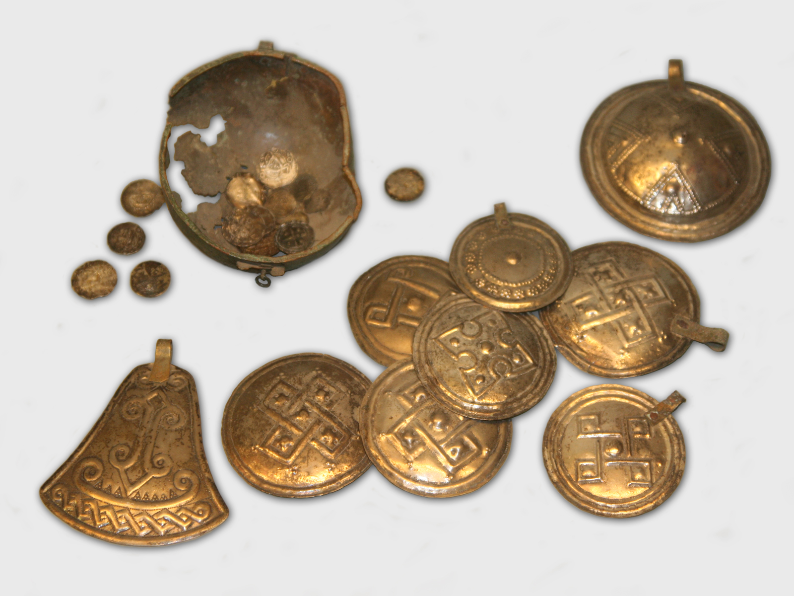 Iron Age artefacts from a hoard discovered in Kumna, reflecting the material culture and craftsmanship of the period.