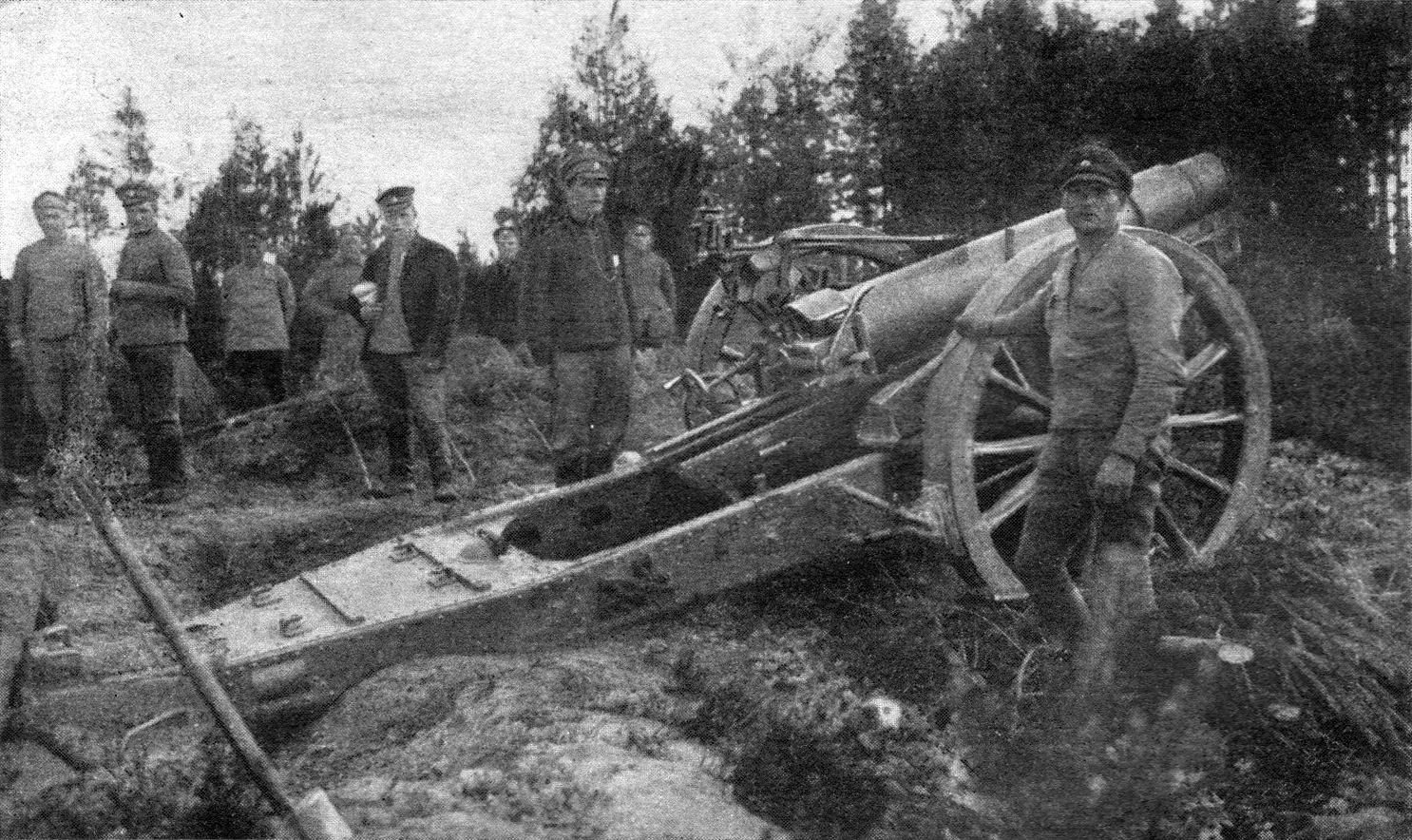 Kuperjanov's Partisan Battalion, an Estonian volunteer unit, played a crucial role in the Estonian War of Independence. This image shows an artillery battery of the battalion.