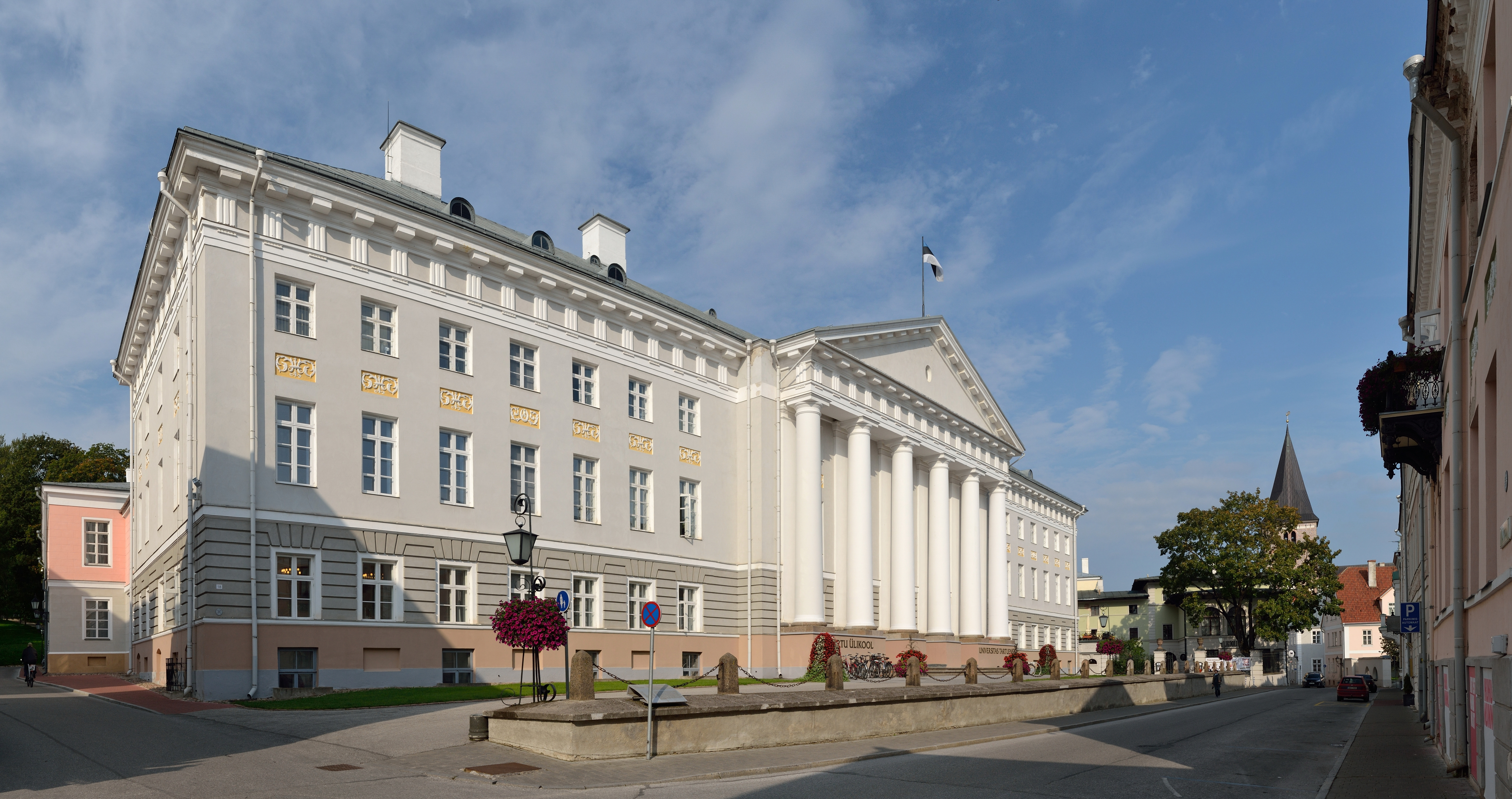 Đại học Tartu là một trong những trường đại học lâu đời nhất ở Bắc Âu và là trường đại học được xếp hạng cao nhất ở Estonia.