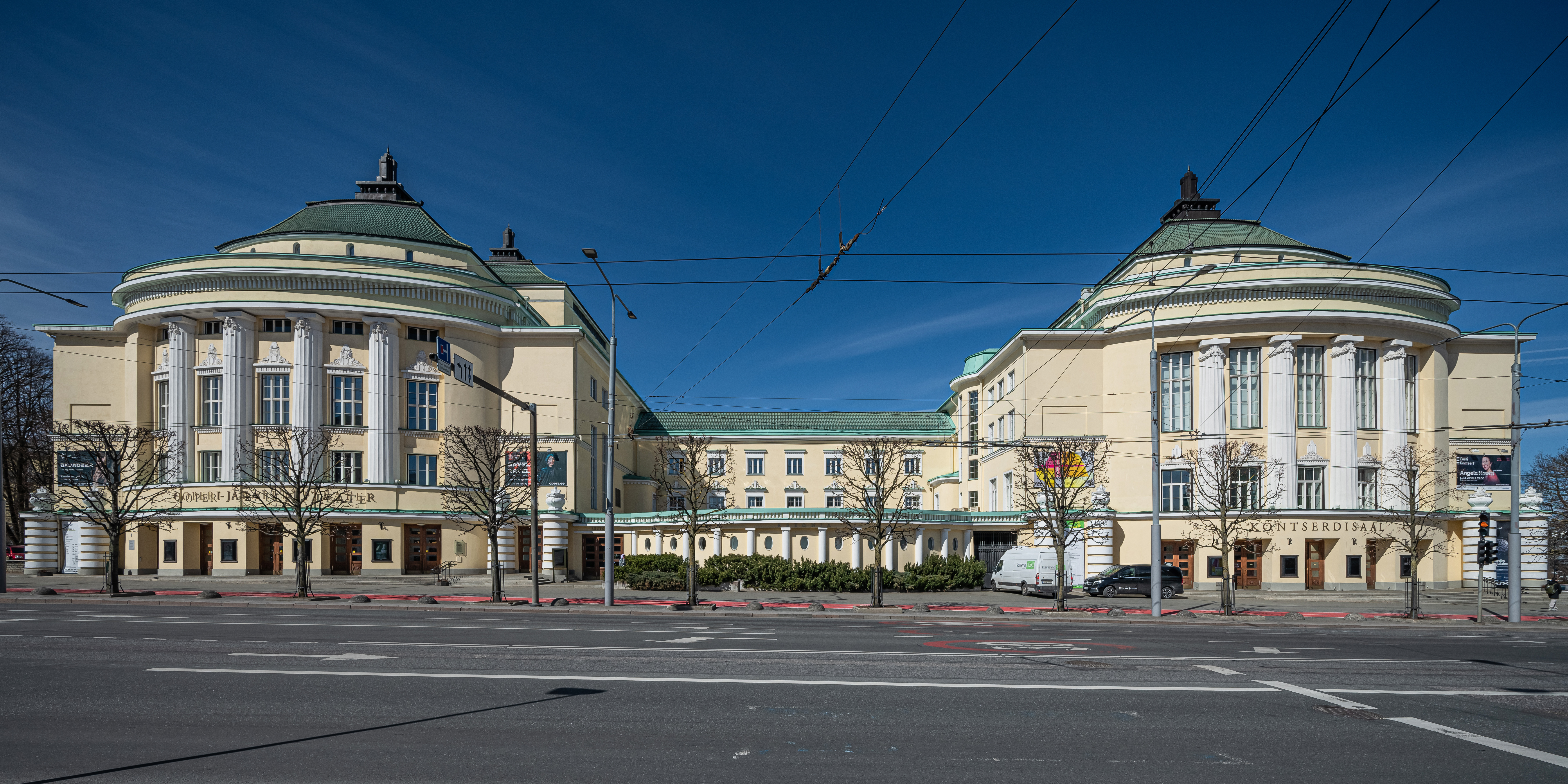 Nhà hát Estonia ở Tallinn là nơi đặt trụ sở của Nhà hát Opera Quốc gia Estonia và Dàn nhạc Giao hưởng Quốc gia Estonia.
